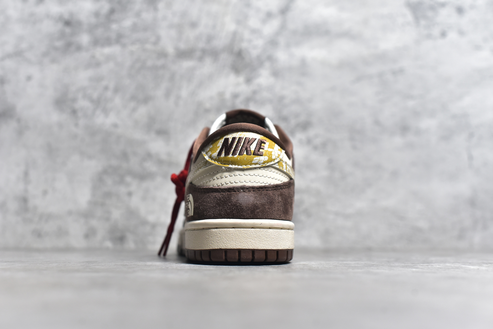 图片[5]-#NK SB Dunk Low“ 北面联名蛇年限定——米棕白蛇” 周年高端定制 低帮休闲板鞋 定制鞋盒 大厂纯原品质出货 超高清洁度 皮料切割干净无任何毛边 细节完美 货号：CH8311-234 尺码：36 36.5 37.5 38 38.5 39 40 40.5 41 42 42.5 43 44 44.5 45-选品中心
