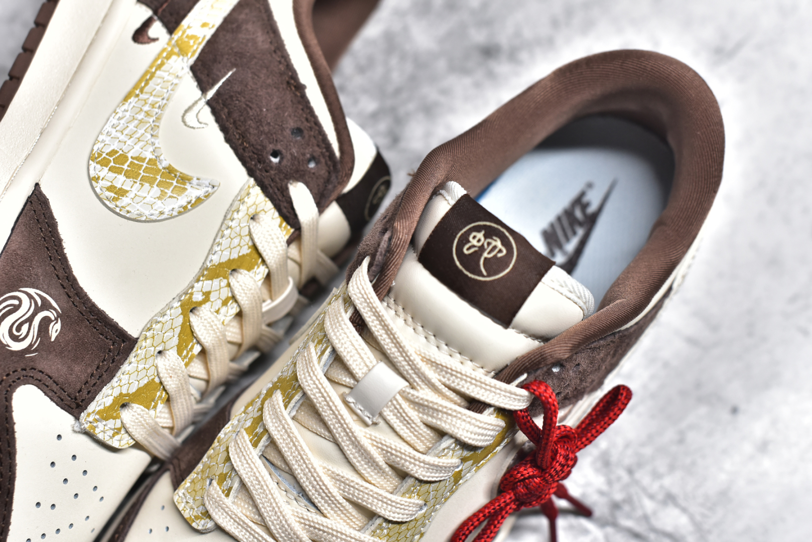 图片[9]-#NK SB Dunk Low“ 北面联名蛇年限定——米棕白蛇” 周年高端定制 低帮休闲板鞋 定制鞋盒 大厂纯原品质出货 超高清洁度 皮料切割干净无任何毛边 细节完美 货号：CH8311-234 尺码：36 36.5 37.5 38 38.5 39 40 40.5 41 42 42.5 43 44 44.5 45-选品中心
