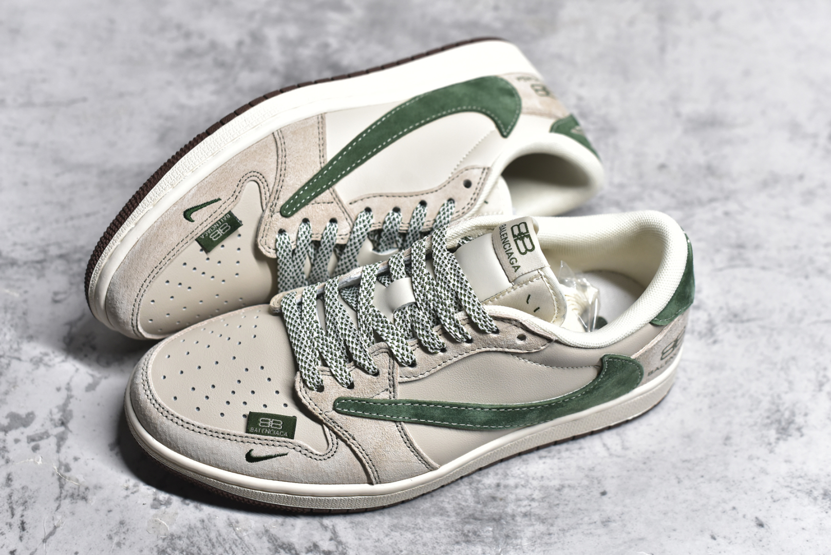 图片[7]-#Travis Scott x Fragment Design x Jordan Air Jordan 1 Low OG SP AJ1 乔1 巴黎世家联名 翻毛绿勾 低帮文化休闲板鞋  #多方联名合作融合了Travis Scott 独特的音乐风格，藤原浩个性的设计风格以及Jordan品牌的经典元素 使其成为一双具有独特身份和价值的鞋子 清新而立体的外观加上联名标识更突出了其独特身份 这种配色方案显示出活力和时尚感 在视觉上引人注目 鞋身的质感和细腻的细节处理使其显得高端而格调十足 这款“倒钩”联名是设计与创意完美结合 融合多方的个性风格是一款备受瞩目的潮流鞋款  货号：XS3086-015 尺码：36 36.5 37.5 38 38.5 39 40 40.5 41 42 42.5 43 44 44.5 45 编码：38-选品中心
