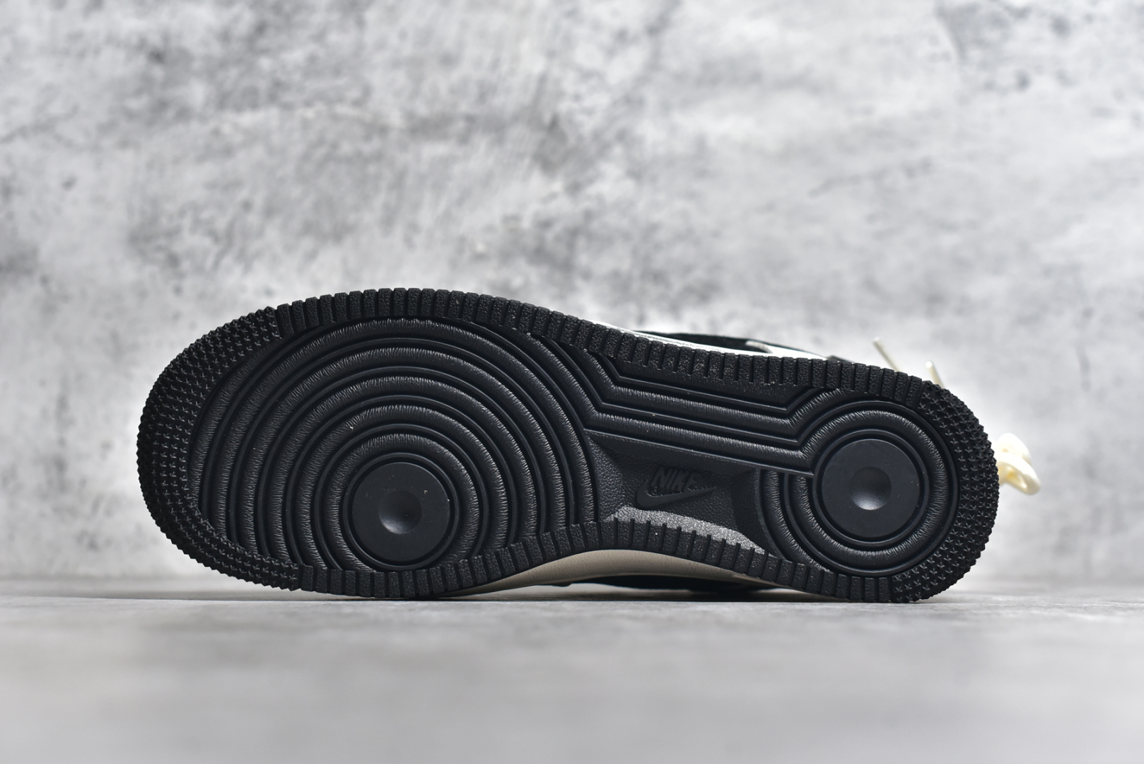图片[6]-#NK Air Force 1 Low 07 x Peaceminusone 白灰黑小钩雏菊绑带满天星 原楦头原纸板 打造纯正低帮空军版型 专注外贸渠道 全掌内置蜂窝气垫 原盒配件 原厂中底钢印、拉帮完美 货号：DM6688 012 尺码：36 36.5 37.5 38 38.5 39 40 40.5 41 42 42.5 43 44 44.5 45-选品中心