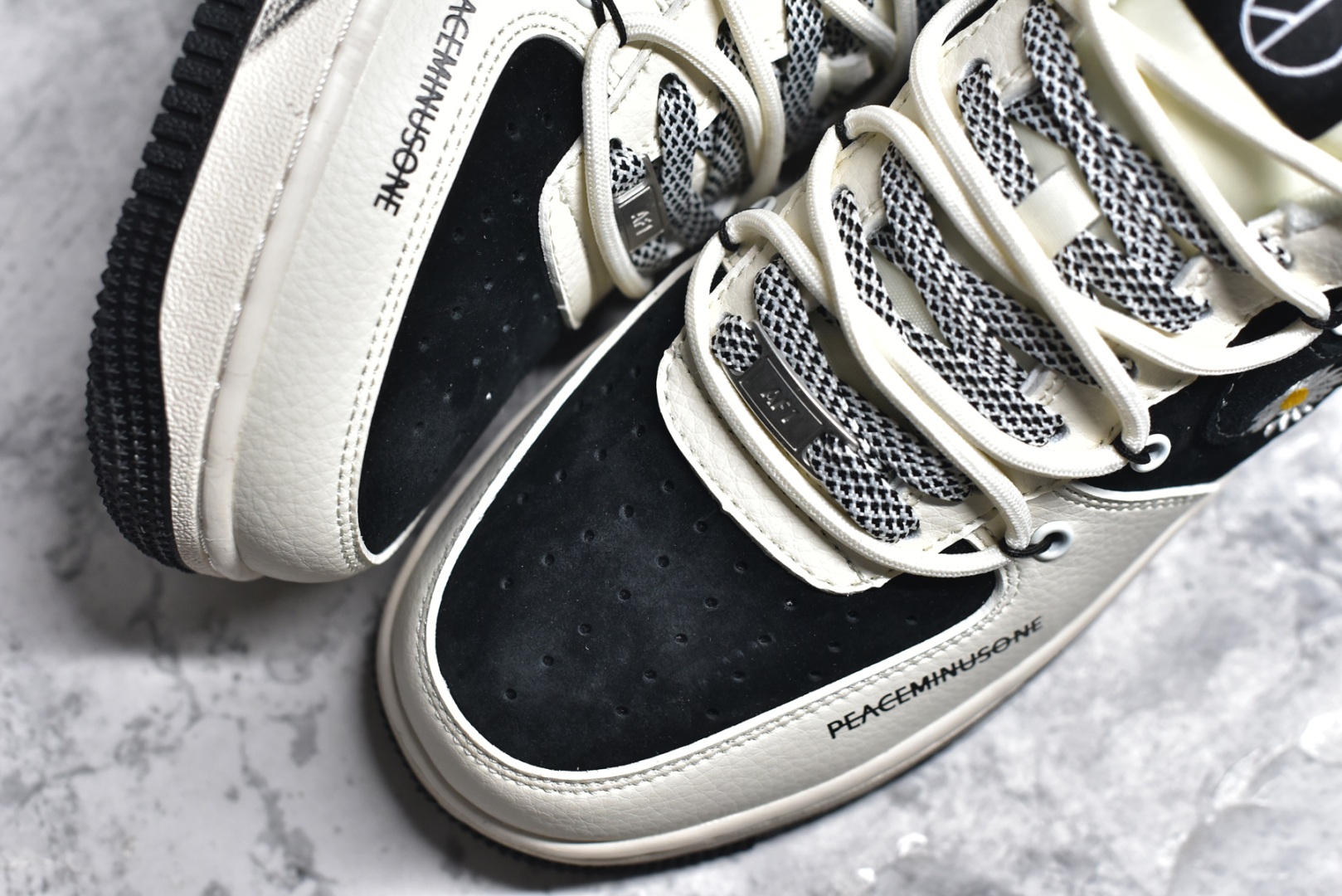 图片[8]-#NK Air Force 1 Low 07 x Peaceminusone 白灰黑小钩雏菊绑带满天星 原楦头原纸板 打造纯正低帮空军版型 专注外贸渠道 全掌内置蜂窝气垫 原盒配件 原厂中底钢印、拉帮完美 货号：DM6688 012 尺码：36 36.5 37.5 38 38.5 39 40 40.5 41 42 42.5 43 44 44.5 45-选品中心