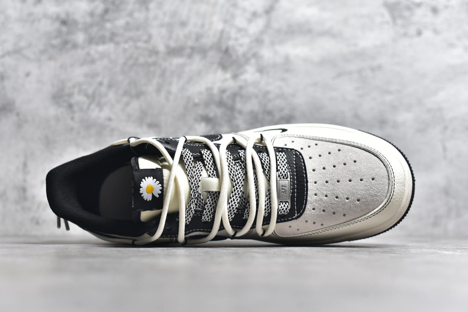 图片[4]-#NK Air Force 1 Low 07 x Peaceminusone 白黑雏菊绑带满天星 原楦头原纸板 打造纯正低帮空军版型 专注外贸渠道 全掌内置蜂窝气垫 原盒配件 原厂中底钢印、拉帮完美 货号：DM6688 011 尺码：36 36.5 37.5 38 38.5 39 40 40.5 41 42 42.5 43 44 44.5 45-选品中心