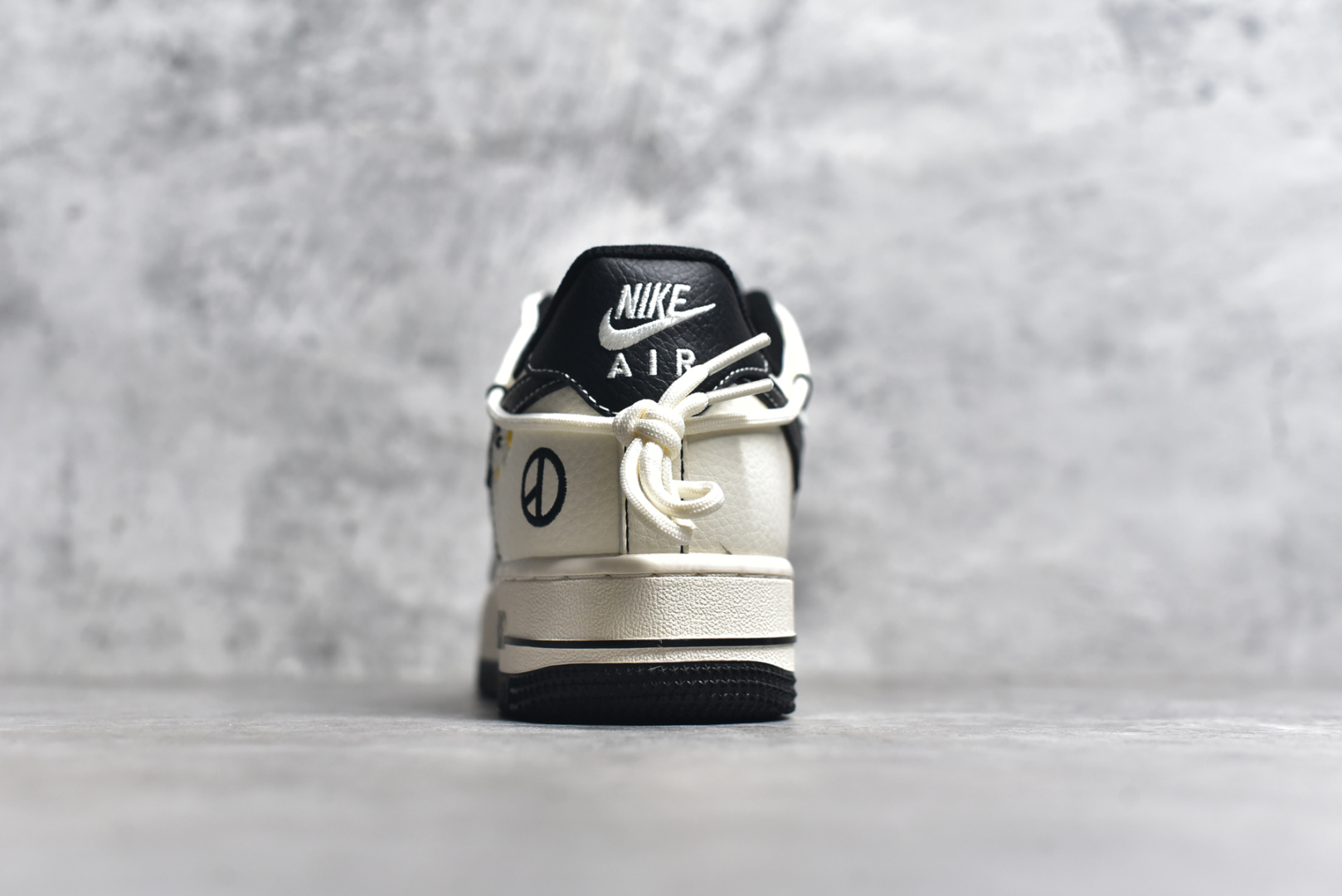 图片[5]-#NK Air Force 1 Low 07 x Peaceminusone 白黑雏菊绑带满天星 原楦头原纸板 打造纯正低帮空军版型 专注外贸渠道 全掌内置蜂窝气垫 原盒配件 原厂中底钢印、拉帮完美 货号：DM6688 011 尺码：36 36.5 37.5 38 38.5 39 40 40.5 41 42 42.5 43 44 44.5 45-选品中心