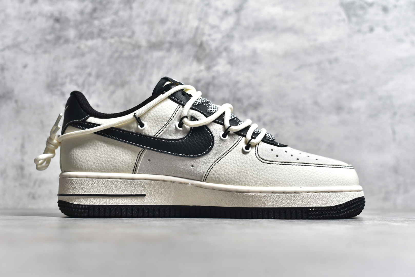 图片[3]-#NK Air Force 1 Low 07 x Peaceminusone 白黑雏菊绑带满天星 原楦头原纸板 打造纯正低帮空军版型 专注外贸渠道 全掌内置蜂窝气垫 原盒配件 原厂中底钢印、拉帮完美 货号：DM6688 011 尺码：36 36.5 37.5 38 38.5 39 40 40.5 41 42 42.5 43 44 44.5 45-选品中心