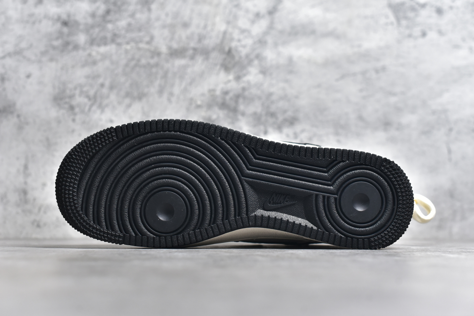 图片[6]-#NK Air Force 1 Low 07 x Peaceminusone 白黑雏菊绑带满天星 原楦头原纸板 打造纯正低帮空军版型 专注外贸渠道 全掌内置蜂窝气垫 原盒配件 原厂中底钢印、拉帮完美 货号：DM6688 011 尺码：36 36.5 37.5 38 38.5 39 40 40.5 41 42 42.5 43 44 44.5 45-选品中心