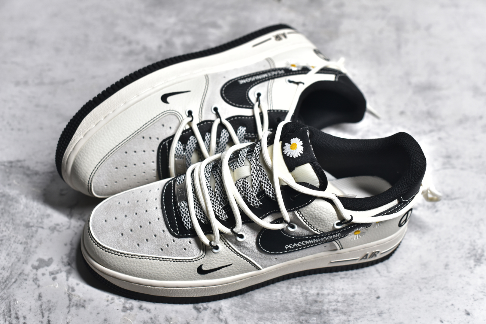 图片[7]-#NK Air Force 1 Low 07 x Peaceminusone 白黑雏菊绑带满天星 原楦头原纸板 打造纯正低帮空军版型 专注外贸渠道 全掌内置蜂窝气垫 原盒配件 原厂中底钢印、拉帮完美 货号：DM6688 011 尺码：36 36.5 37.5 38 38.5 39 40 40.5 41 42 42.5 43 44 44.5 45-选品中心