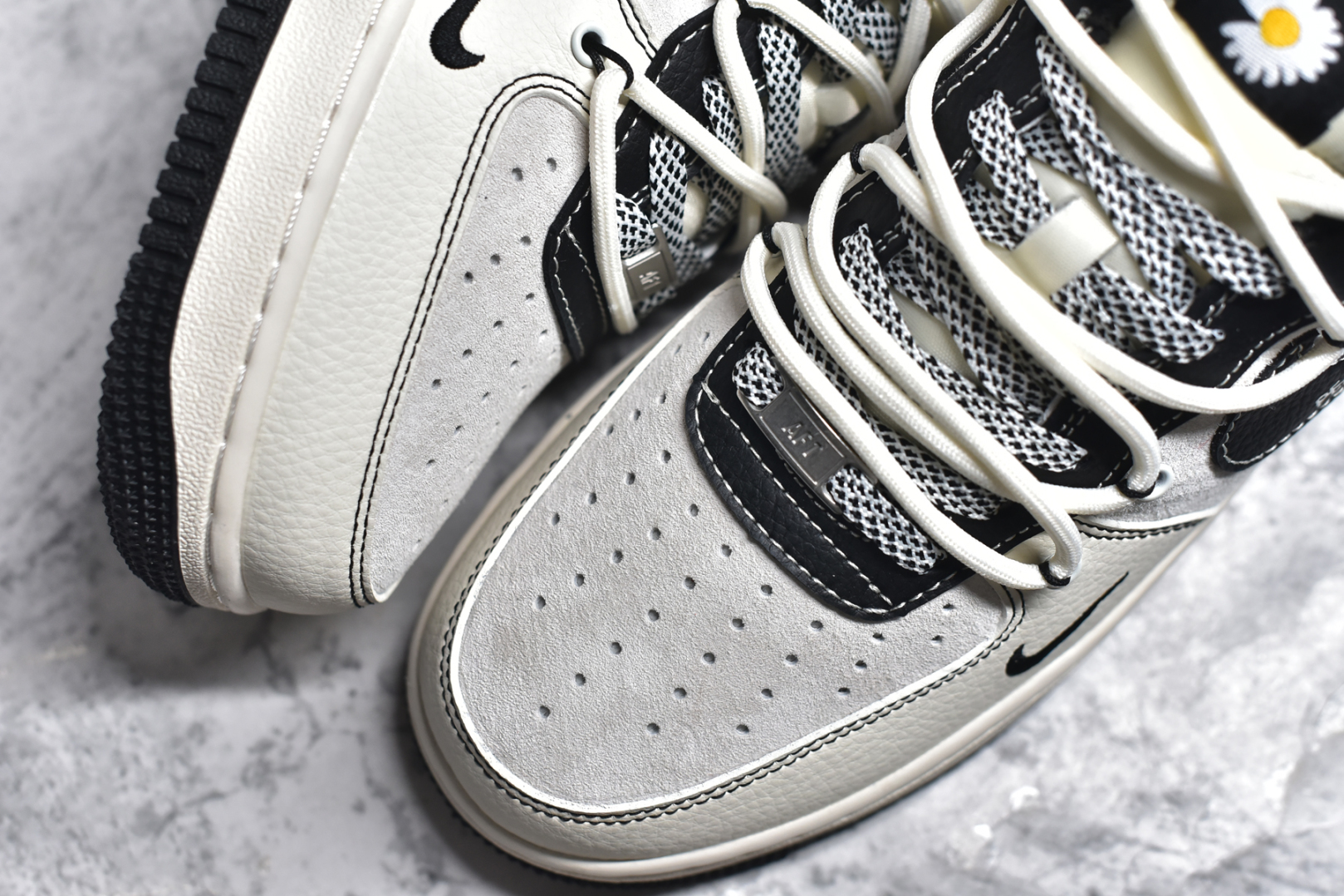 图片[8]-#NK Air Force 1 Low 07 x Peaceminusone 白黑雏菊绑带满天星 原楦头原纸板 打造纯正低帮空军版型 专注外贸渠道 全掌内置蜂窝气垫 原盒配件 原厂中底钢印、拉帮完美 货号：DM6688 011 尺码：36 36.5 37.5 38 38.5 39 40 40.5 41 42 42.5 43 44 44.5 45-选品中心