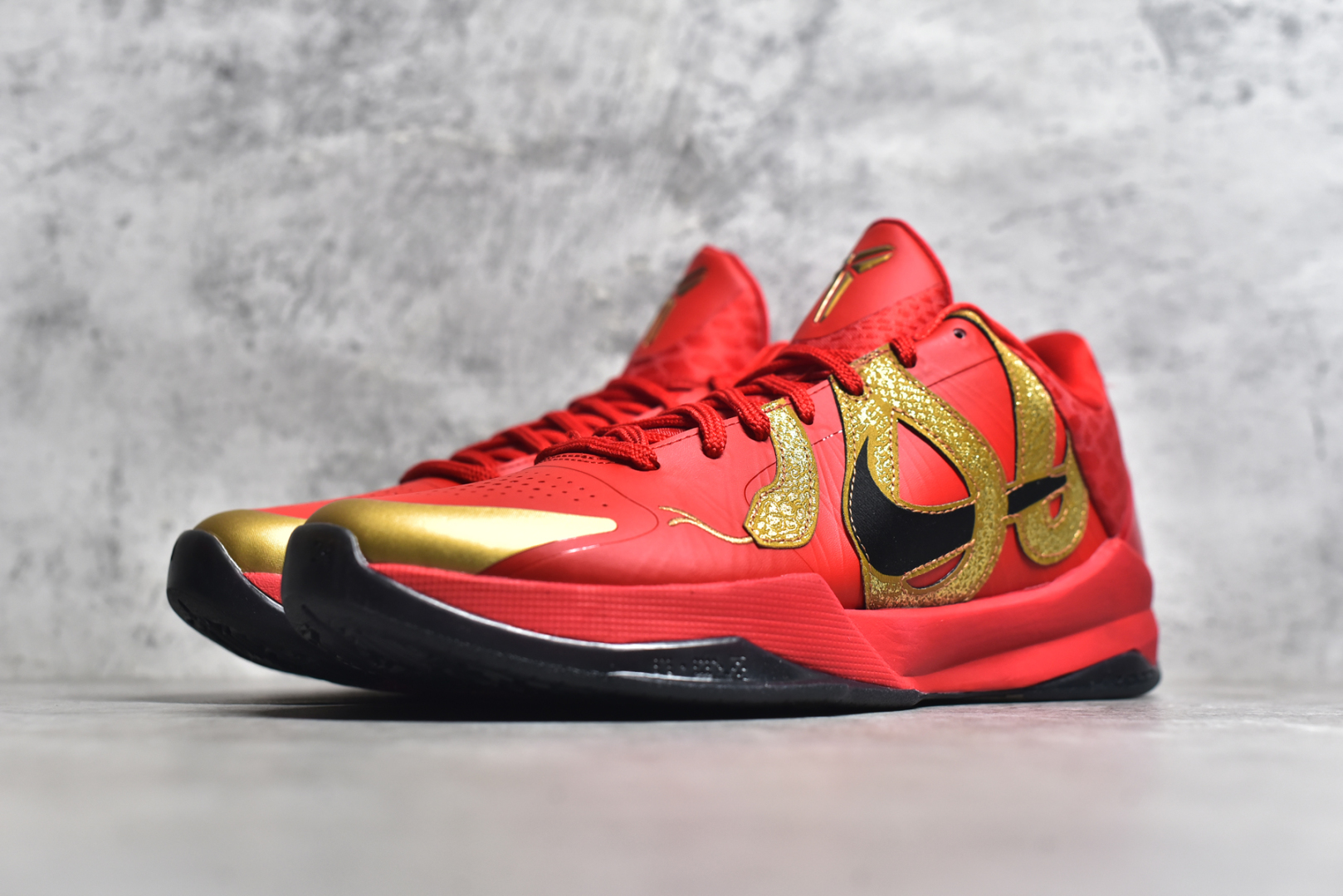 图片[2]-#NK Zoom Kobe 5 Protro ”Year of the Mamba“ 蛇年限定 红金色 纯原生产线出品 全码出货！ Zoom Turb气垫➕后掌EVA缓震 实战配置直接拉满 原楦纸板开发 鞋身流线型、后跟塑形，区分土肥圆 原档数据3D打印 鞋面细节匹配原版 全身鞋材卡料色独家定制 唯一正确喷漆SWOOSH NK专利Flyknit飞线科技，给予鞋身足够抗扭矩力 实战利器 专供海外市场 货号：HF5182 600 尺码：39 40 40.5 41 42 42.5 43 44 44.5 45 46 47-选品中心