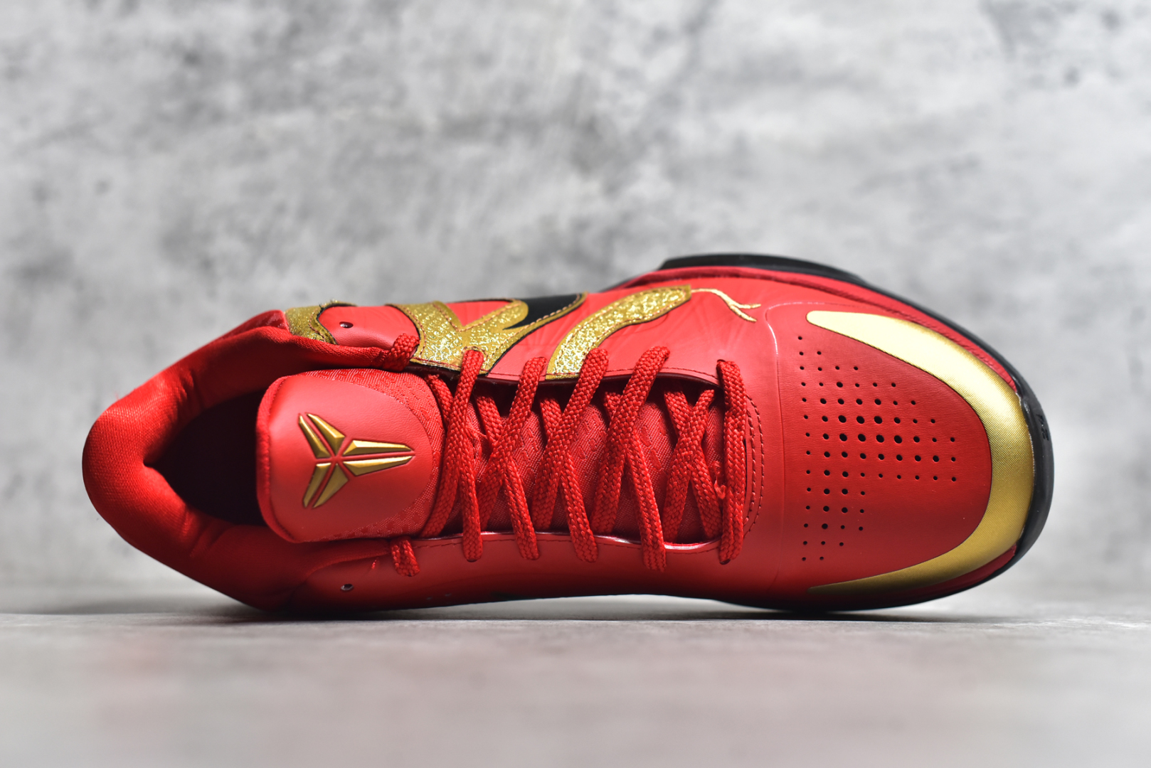 图片[4]-#NK Zoom Kobe 5 Protro ”Year of the Mamba“ 蛇年限定 红金色 纯原生产线出品 全码出货！ Zoom Turb气垫➕后掌EVA缓震 实战配置直接拉满 原楦纸板开发 鞋身流线型、后跟塑形，区分土肥圆 原档数据3D打印 鞋面细节匹配原版 全身鞋材卡料色独家定制 唯一正确喷漆SWOOSH NK专利Flyknit飞线科技，给予鞋身足够抗扭矩力 实战利器 专供海外市场 货号：HF5182 600 尺码：39 40 40.5 41 42 42.5 43 44 44.5 45 46 47-选品中心