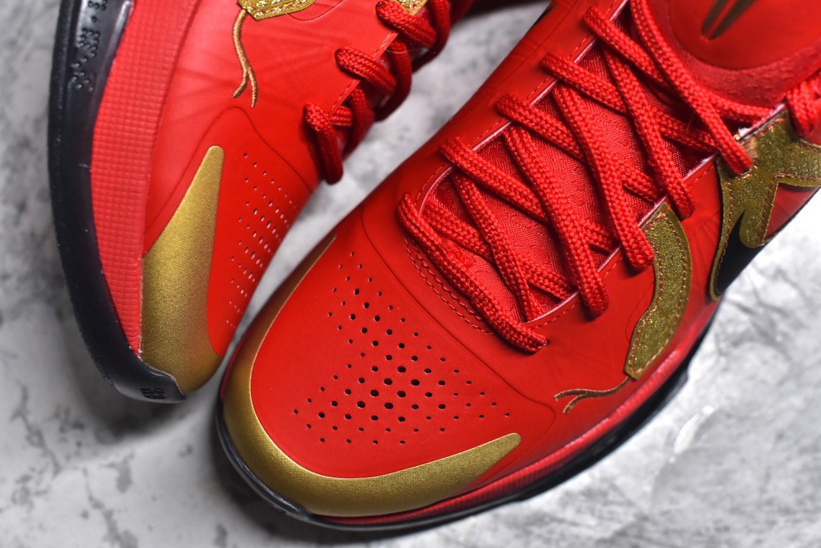 图片[8]-#NK Zoom Kobe 5 Protro ”Year of the Mamba“ 蛇年限定 红金色 纯原生产线出品 全码出货！ Zoom Turb气垫➕后掌EVA缓震 实战配置直接拉满 原楦纸板开发 鞋身流线型、后跟塑形，区分土肥圆 原档数据3D打印 鞋面细节匹配原版 全身鞋材卡料色独家定制 唯一正确喷漆SWOOSH NK专利Flyknit飞线科技，给予鞋身足够抗扭矩力 实战利器 专供海外市场 货号：HF5182 600 尺码：39 40 40.5 41 42 42.5 43 44 44.5 45 46 47-选品中心