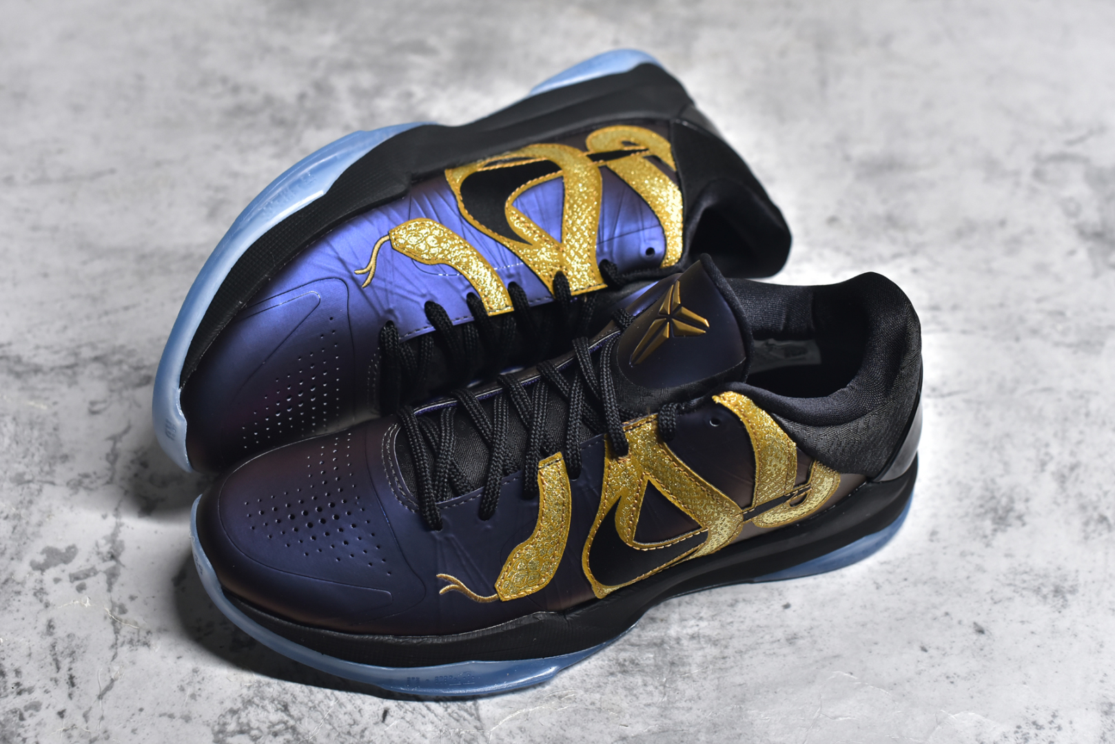 图片[7]-#NK Zoom Kobe 5 联名 科比五代 #Zoom Turbo气垫➕后掌EVA缓震 实战配置直接拉满 #原楦纸板开发 鞋身流线型、后跟塑形，区分土肥圆 #原档数据3D打印 鞋面细节匹配原版 #全身鞋材卡料色独家定制 唯一正确喷漆SWOOSH #NK专利Flyknit飞线科技，给予鞋身足够抗扭矩力 #真实底模 实战利器 专供海外市场 货号：IB4481-500 尺码：39-48-选品中心