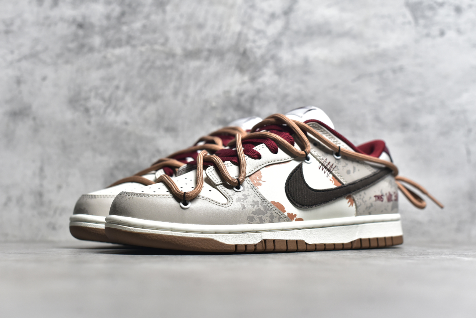 图片[2]-#NK SB Dunk Low 考拉派对 荒芜尽头 废土 解构做旧涂鸦 米棕 纯原大厂出品 极力推荐👏 原装头层材料 独家版型蒸餾加工 帶來的是更好的视觉和脚感体验 大厂纯原品质出货 清洁度 电绣工艺 皮料切割干净无任何毛边 细节完美 货号：FB7160 161TL 尺码：40 40.5 41 42 42.5 43 44 44.5 45 46-选品中心