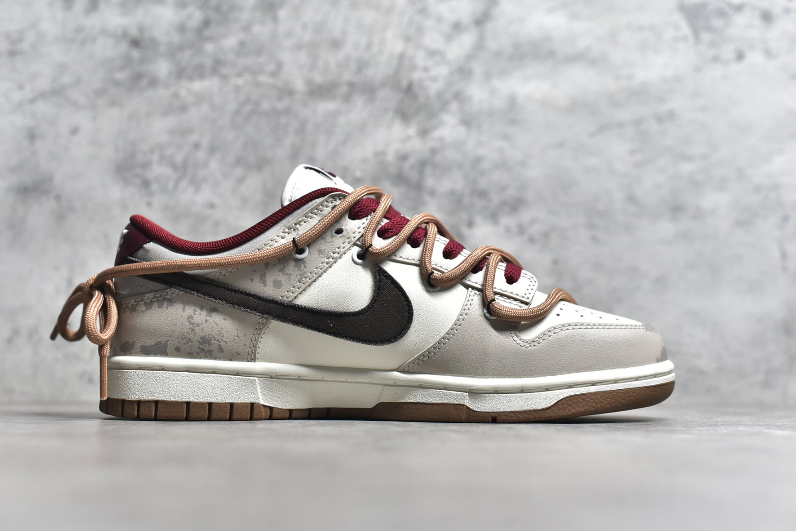 图片[3]-#NK SB Dunk Low 考拉派对 荒芜尽头 废土 解构做旧涂鸦 米棕 纯原大厂出品 极力推荐👏 原装头层材料 独家版型蒸餾加工 帶來的是更好的视觉和脚感体验 大厂纯原品质出货 清洁度 电绣工艺 皮料切割干净无任何毛边 细节完美 货号：FB7160 161TL 尺码：40 40.5 41 42 42.5 43 44 44.5 45 46-选品中心