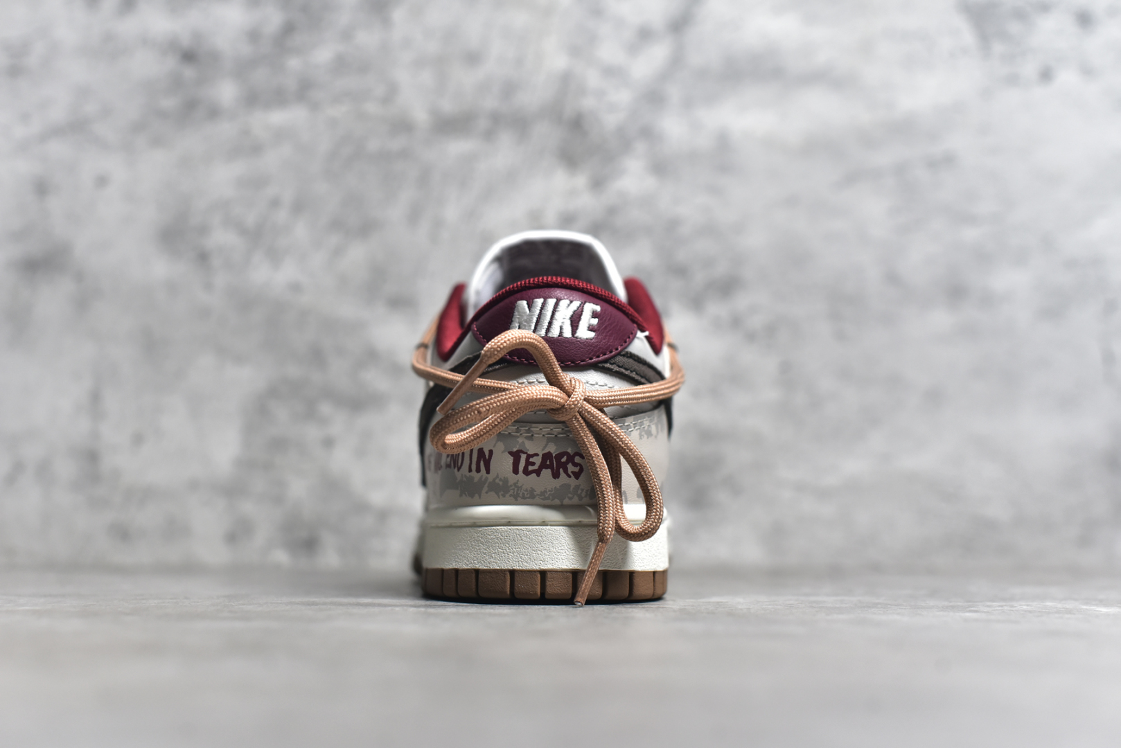 图片[5]-#NK SB Dunk Low 考拉派对 荒芜尽头 废土 解构做旧涂鸦 米棕 纯原大厂出品 极力推荐👏 原装头层材料 独家版型蒸餾加工 帶來的是更好的视觉和脚感体验 大厂纯原品质出货 清洁度 电绣工艺 皮料切割干净无任何毛边 细节完美 货号：FB7160 161TL 尺码：40 40.5 41 42 42.5 43 44 44.5 45 46-选品中心