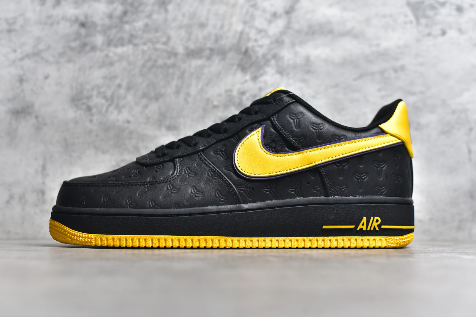 #NK Air Force 1 Low “Kobe Bryant” 防滑耐磨透气 低帮 板鞋 男款 黑黄 尺码40-48 货号 HV5122-001-选品中心