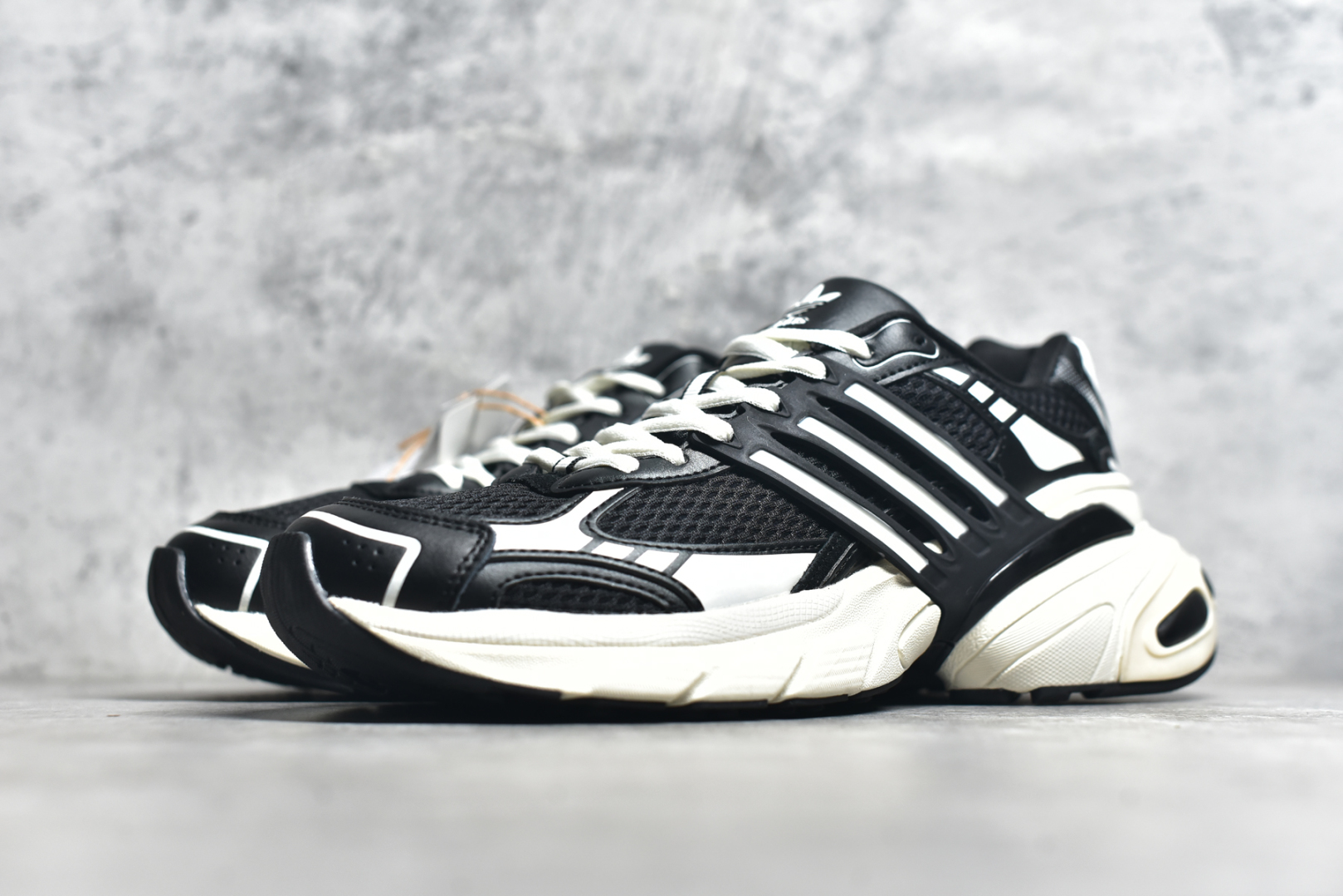 图片[2]-#AD Originals ADISTAR XLG 潮流前卫科技休闲运动老爹鞋 IH3882 未来科技主义线条勾勒前卫张力 呈现饱满立体的3D感鞋身 浑厚中底搭载轻薄橡胶外底 皮革鞋面配合织物衬里 舒适脚感时刻在线交叉饰面错落点缀 跨越时代经典 科技潮感进阶 多元层次尽显 激活潮搭灵感 演绎先锋美学 在纪元暮光中开启潮酷新型态 尺码： 36 36.5 37.5 38 38.5 39 40 40.5 41 42 42.5 43 44 44.5 45-选品中心