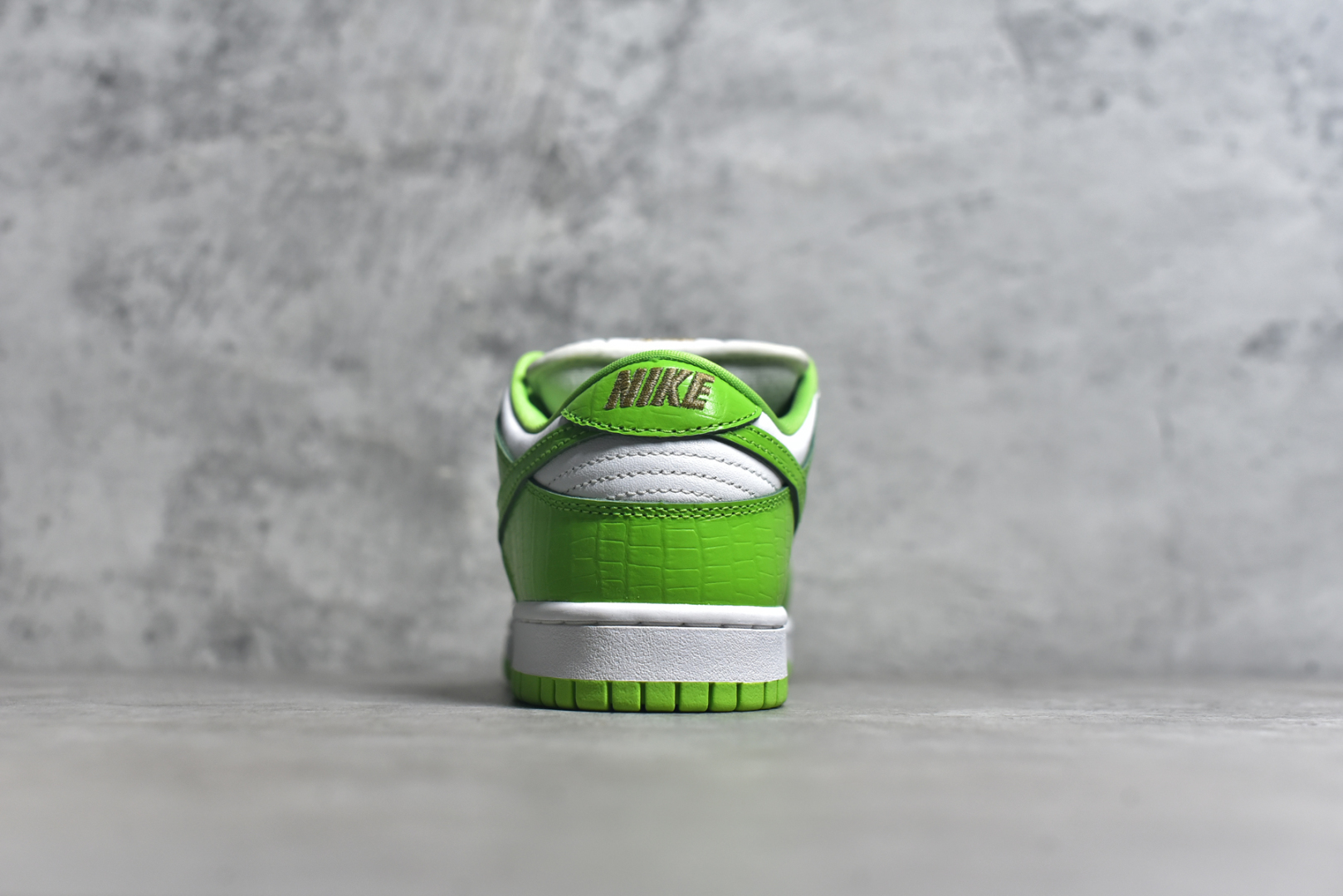 图片[5]-#Supreme x NK SB Dunk Low 联名白金绿 DH3228-101 圈内最强 零售首选 独家原厂航空铝磨具打磨大底 鞋头坡度极致还原 原盒原配 圈内天花板工艺 原厂冲刀 超高清洁度 全鞋零毛边皮料切割 全套原楦原模倾力打造完美版型 采用原厂百宏鞋带以及原厂百宏织唛舌标 内标可供原厂几率过验 原厂中底布黄色点胶 原厂中底布拉帮走线遵循公司️尺码：36 36.5 37.5 38 38.5 39 40 40.5 41 42 42.5 43 44 45 46 47.5-选品中心