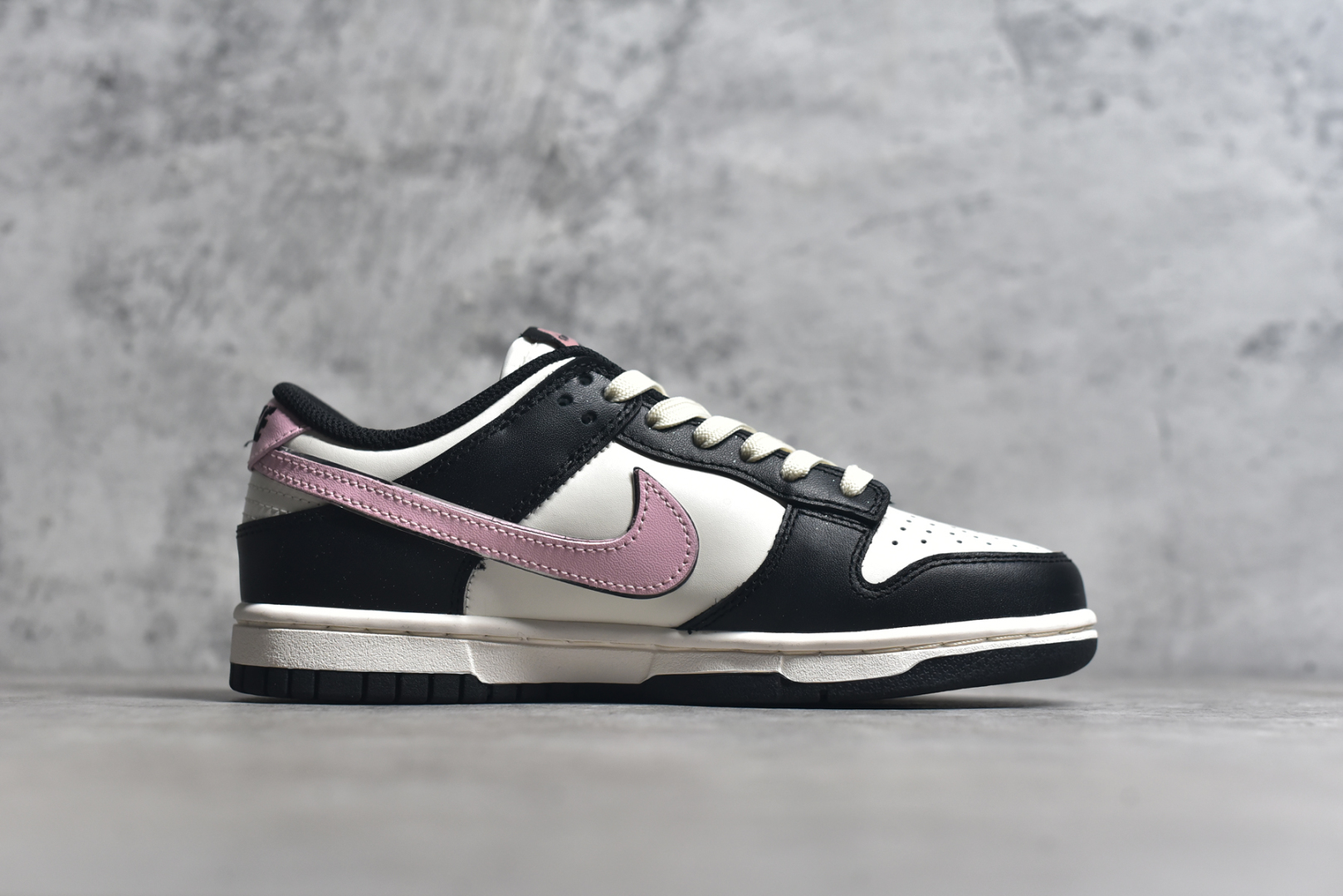 图片[3]-SB Dunk Low 蝴蝶礼结 黑白粉 低帮休闲板鞋 BP1220-009 定制鞋盒 大厂纯原品质出货 超高清洁度 皮料切割干净无任何毛边 细节完美 尺码：35.5 36 36.5 37.5 38 38.5 39 40-选品中心