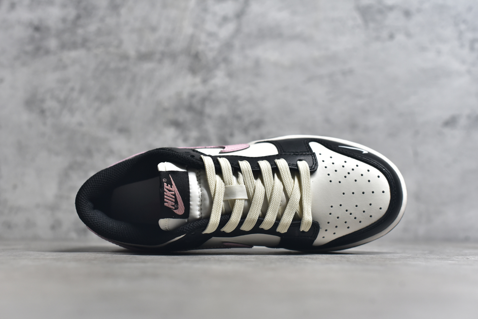 图片[4]-SB Dunk Low 蝴蝶礼结 黑白粉 低帮休闲板鞋 BP1220-009 定制鞋盒 大厂纯原品质出货 超高清洁度 皮料切割干净无任何毛边 细节完美 尺码：35.5 36 36.5 37.5 38 38.5 39 40-选品中心