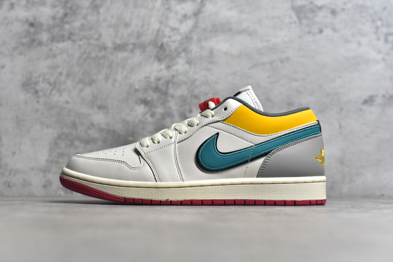 #Air Jordan 1 Low AJ1 白蓝黄 低帮 头层皮打造 原鞋原档案开发 原厂皮料 原档冲孔鞋头 原厂织唛标 鞋舌高弹海绵填充 货号：HV4511 133 尺码： 36 36.5 37.5 38 38.5 39 40 40.5 41 42 42.5 43 44 45 46-选品中心