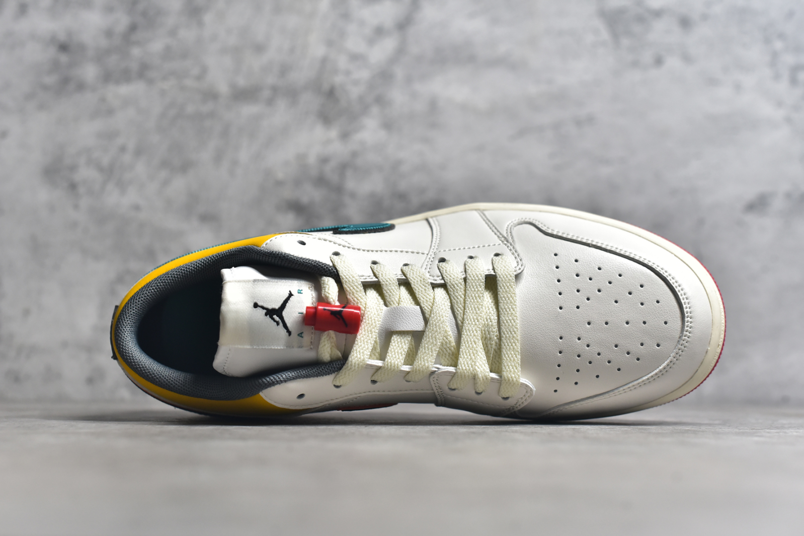 图片[4]-#Air Jordan 1 Low AJ1 白蓝黄 低帮 头层皮打造 原鞋原档案开发 原厂皮料 原档冲孔鞋头 原厂织唛标 鞋舌高弹海绵填充 货号：HV4511 133 尺码： 36 36.5 37.5 38 38.5 39 40 40.5 41 42 42.5 43 44 45 46-选品中心