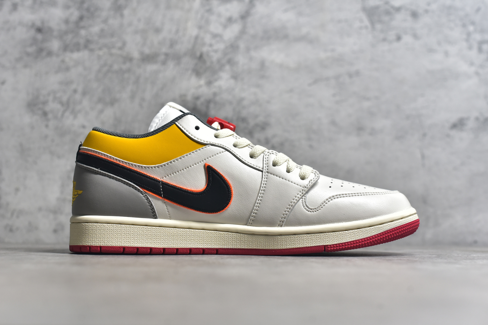 图片[3]-#Air Jordan 1 Low AJ1 白蓝黄 低帮 头层皮打造 原鞋原档案开发 原厂皮料 原档冲孔鞋头 原厂织唛标 鞋舌高弹海绵填充 货号：HV4511 133 尺码： 36 36.5 37.5 38 38.5 39 40 40.5 41 42 42.5 43 44 45 46-选品中心