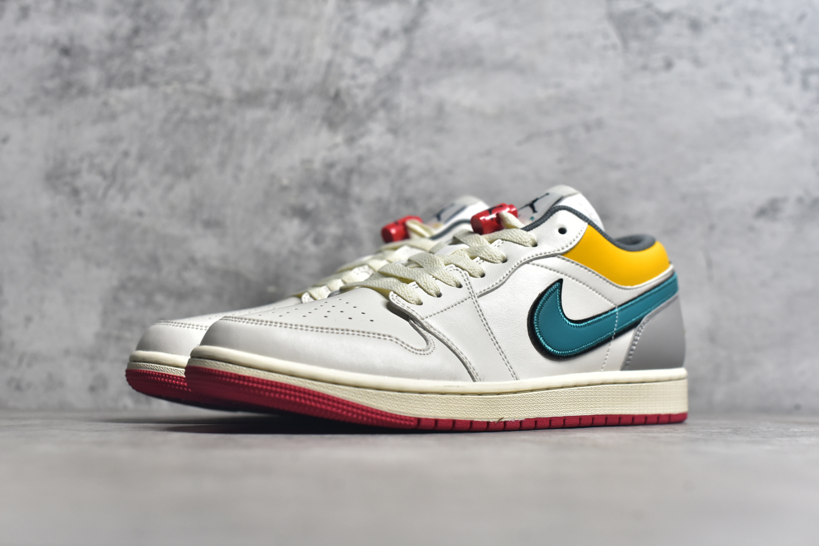 图片[2]-#Air Jordan 1 Low AJ1 白蓝黄 低帮 头层皮打造 原鞋原档案开发 原厂皮料 原档冲孔鞋头 原厂织唛标 鞋舌高弹海绵填充 货号：HV4511 133 尺码： 36 36.5 37.5 38 38.5 39 40 40.5 41 42 42.5 43 44 45 46-选品中心
