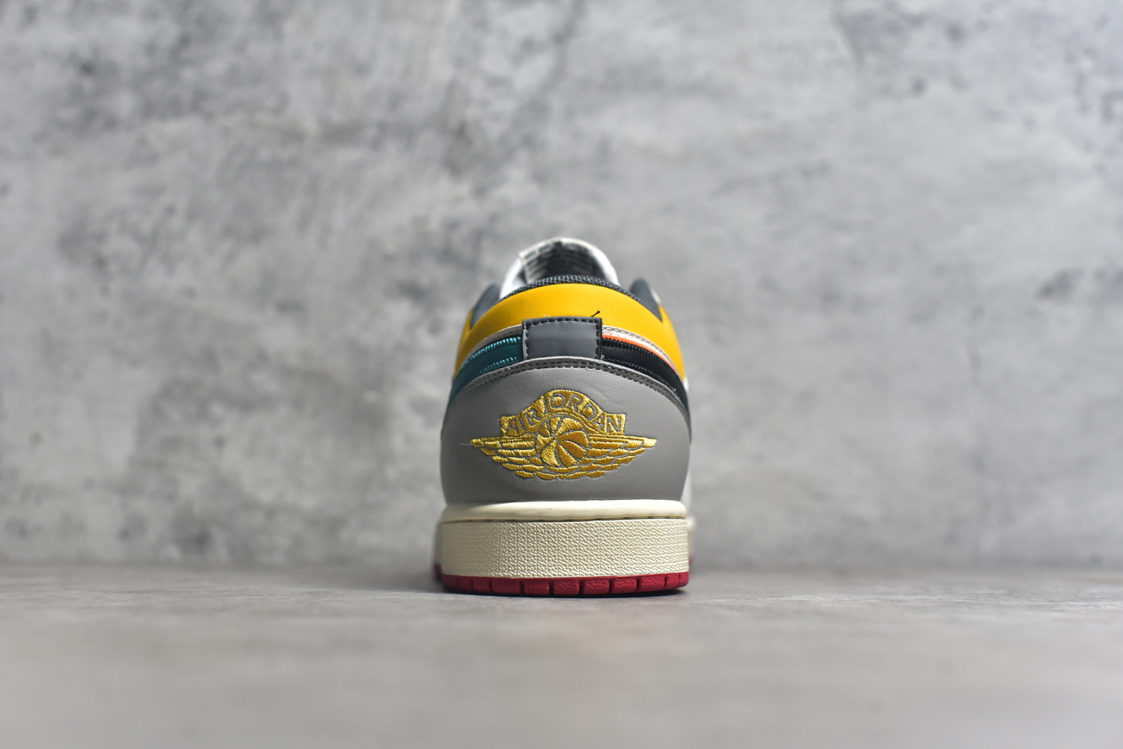 图片[5]-#Air Jordan 1 Low AJ1 白蓝黄 低帮 头层皮打造 原鞋原档案开发 原厂皮料 原档冲孔鞋头 原厂织唛标 鞋舌高弹海绵填充 货号：HV4511 133 尺码： 36 36.5 37.5 38 38.5 39 40 40.5 41 42 42.5 43 44 45 46-选品中心