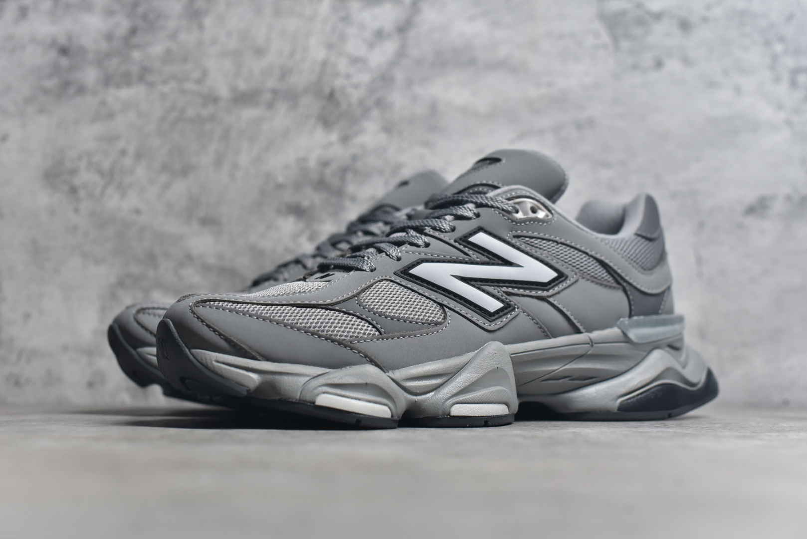 图片[2]-#Joe Freshgoods x New Balance NB9060 联名款 复古休闲运动慢跑鞋  #鞋款灵感源自设计师本人对夏日的怀日回忆。鞋面大身由空间双格及磨砂鞋面拼接而生，配以柔和、温暖的粉橘色调，夏日氛围拉满  #采用大面积网眼以及麂皮材质覆盖鞋身，还原经典气质。搭载ABZORB避震科技，由泡沫聚酯制成，上脚可以有效减少由鞋底反弹对身体及双腿的冲击力 货号： U9060ZGB  尺码：36 37 37.5 38 38.5 39 40 40.5 41 42 42.5 43 44 44.5 45 46.5-选品中心