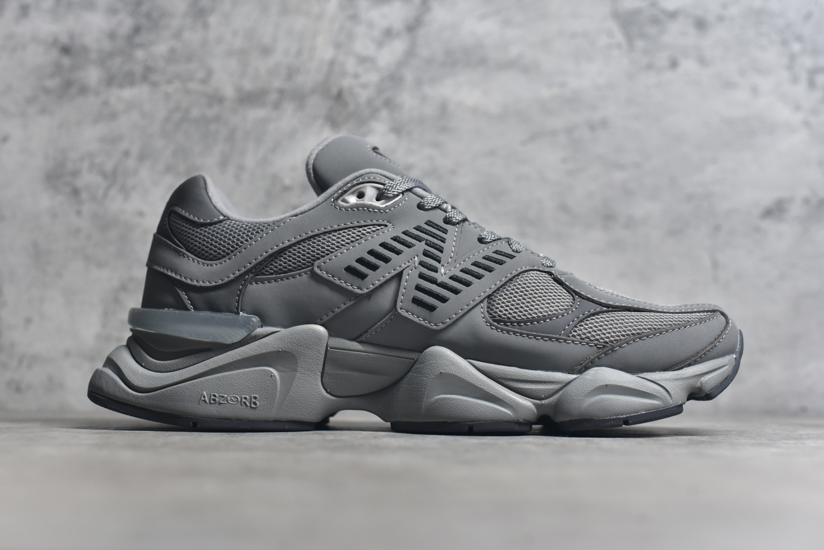 图片[3]-#Joe Freshgoods x New Balance NB9060 联名款 复古休闲运动慢跑鞋  #鞋款灵感源自设计师本人对夏日的怀日回忆。鞋面大身由空间双格及磨砂鞋面拼接而生，配以柔和、温暖的粉橘色调，夏日氛围拉满  #采用大面积网眼以及麂皮材质覆盖鞋身，还原经典气质。搭载ABZORB避震科技，由泡沫聚酯制成，上脚可以有效减少由鞋底反弹对身体及双腿的冲击力 货号： U9060ZGB  尺码：36 37 37.5 38 38.5 39 40 40.5 41 42 42.5 43 44 44.5 45 46.5-选品中心