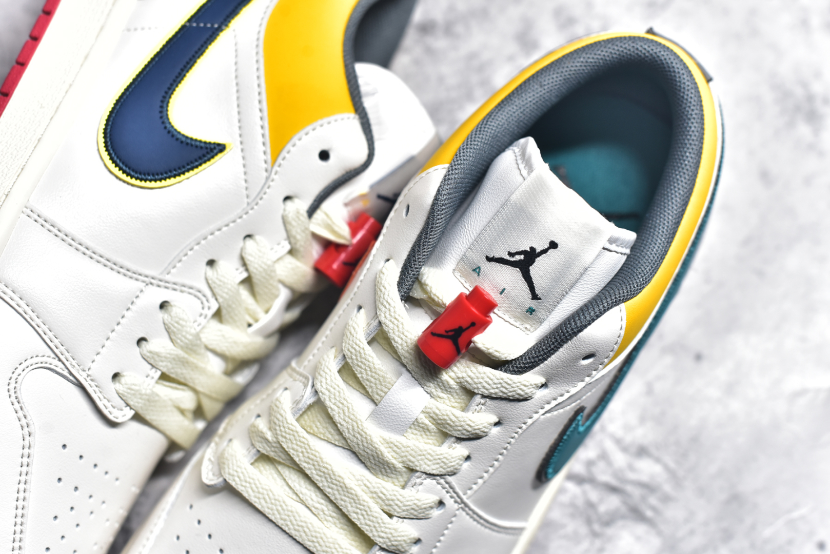 图片[9]-#Air Jordan 1 Low AJ1 白蓝黄 低帮 头层皮打造 原鞋原档案开发 原厂皮料 原档冲孔鞋头 原厂织唛标 鞋舌高弹海绵填充 货号：HV4511 133 尺码： 36 36.5 37.5 38 38.5 39 40 40.5 41 42 42.5 43 44 45 46-选品中心