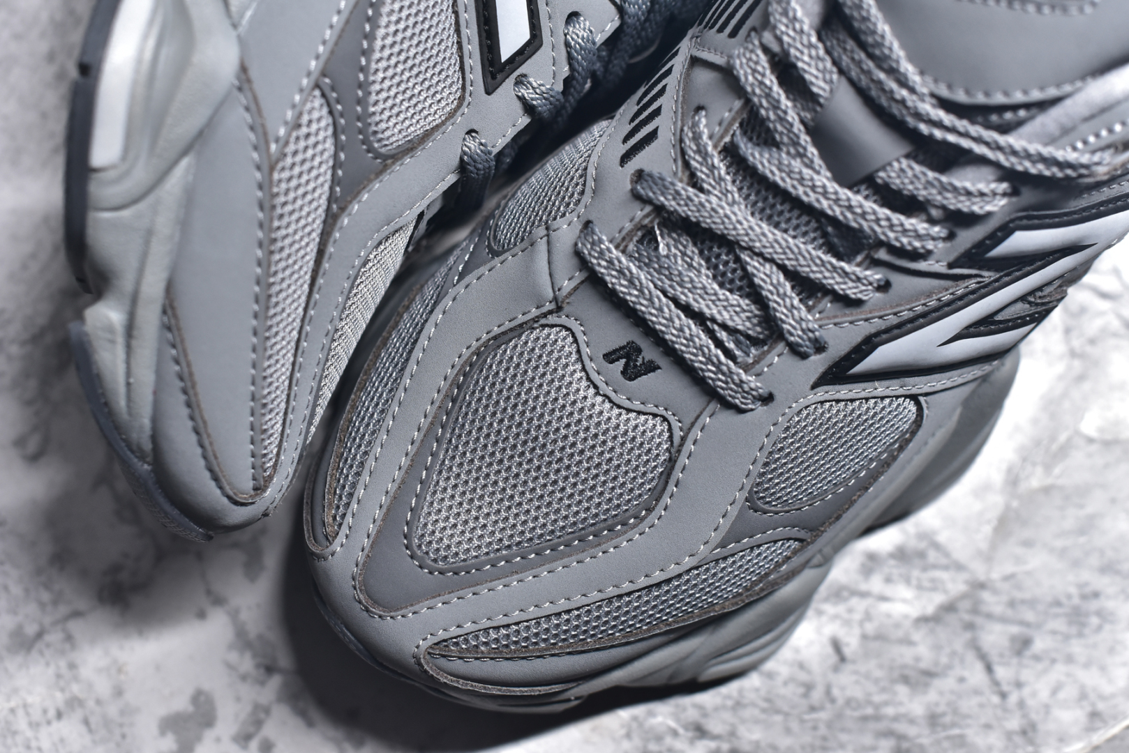 图片[8]-#Joe Freshgoods x New Balance NB9060 联名款 复古休闲运动慢跑鞋  #鞋款灵感源自设计师本人对夏日的怀日回忆。鞋面大身由空间双格及磨砂鞋面拼接而生，配以柔和、温暖的粉橘色调，夏日氛围拉满  #采用大面积网眼以及麂皮材质覆盖鞋身，还原经典气质。搭载ABZORB避震科技，由泡沫聚酯制成，上脚可以有效减少由鞋底反弹对身体及双腿的冲击力 货号： U9060ZGB  尺码：36 37 37.5 38 38.5 39 40 40.5 41 42 42.5 43 44 44.5 45 46.5-选品中心