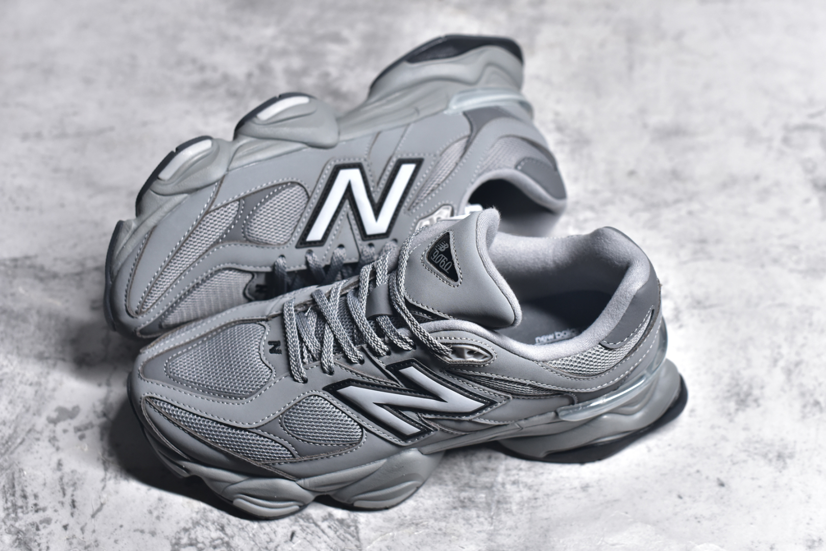 图片[7]-#Joe Freshgoods x New Balance NB9060 联名款 复古休闲运动慢跑鞋  #鞋款灵感源自设计师本人对夏日的怀日回忆。鞋面大身由空间双格及磨砂鞋面拼接而生，配以柔和、温暖的粉橘色调，夏日氛围拉满  #采用大面积网眼以及麂皮材质覆盖鞋身，还原经典气质。搭载ABZORB避震科技，由泡沫聚酯制成，上脚可以有效减少由鞋底反弹对身体及双腿的冲击力 货号： U9060ZGB  尺码：36 37 37.5 38 38.5 39 40 40.5 41 42 42.5 43 44 44.5 45 46.5-选品中心