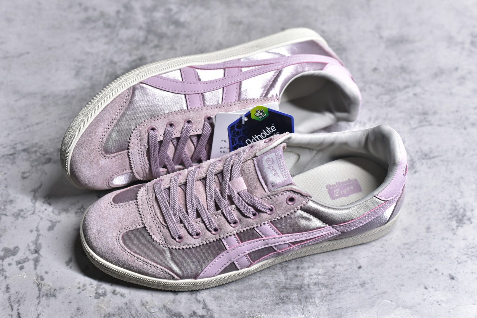 图片[7]-#Asics Onitsuka Tige TOKUTEN 亚瑟士鬼冢虎男女士复古跑鞋街拍潮鞋低帮板鞋经典款中性复古运动鞋 轻盈舒适 时尚与复古与一体 轻盈的款式 适合夏天~简单的设定配合修长的线条 全鞋身均以麖皮打造 散发着日本新一代的潮流品味 无论配衬任何造型都能胜任 Tokuten 精神来自80年代的室内用鞋 T-TOE前足补强设计 环状中底底部结构 橡胶大底元素 防滑耐磨的同时保持着鞋子的轻盈 并提供良好牵引力 脚感柔软舒适 长时间行走也不会觉得脚部不适 经典复刻款 休闲百搭 中性款男女都可穿 尺码：36 37 37.5 38 39 40.5 41.5 42 42.5 43.5 44 45-选品中心