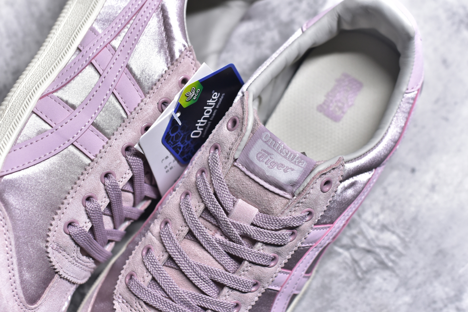 图片[9]-#Asics Onitsuka Tige TOKUTEN 亚瑟士鬼冢虎男女士复古跑鞋街拍潮鞋低帮板鞋经典款中性复古运动鞋 轻盈舒适 时尚与复古与一体 轻盈的款式 适合夏天~简单的设定配合修长的线条 全鞋身均以麖皮打造 散发着日本新一代的潮流品味 无论配衬任何造型都能胜任 Tokuten 精神来自80年代的室内用鞋 T-TOE前足补强设计 环状中底底部结构 橡胶大底元素 防滑耐磨的同时保持着鞋子的轻盈 并提供良好牵引力 脚感柔软舒适 长时间行走也不会觉得脚部不适 经典复刻款 休闲百搭 中性款男女都可穿 尺码：36 37 37.5 38 39 40.5 41.5 42 42.5 43.5 44 45-选品中心