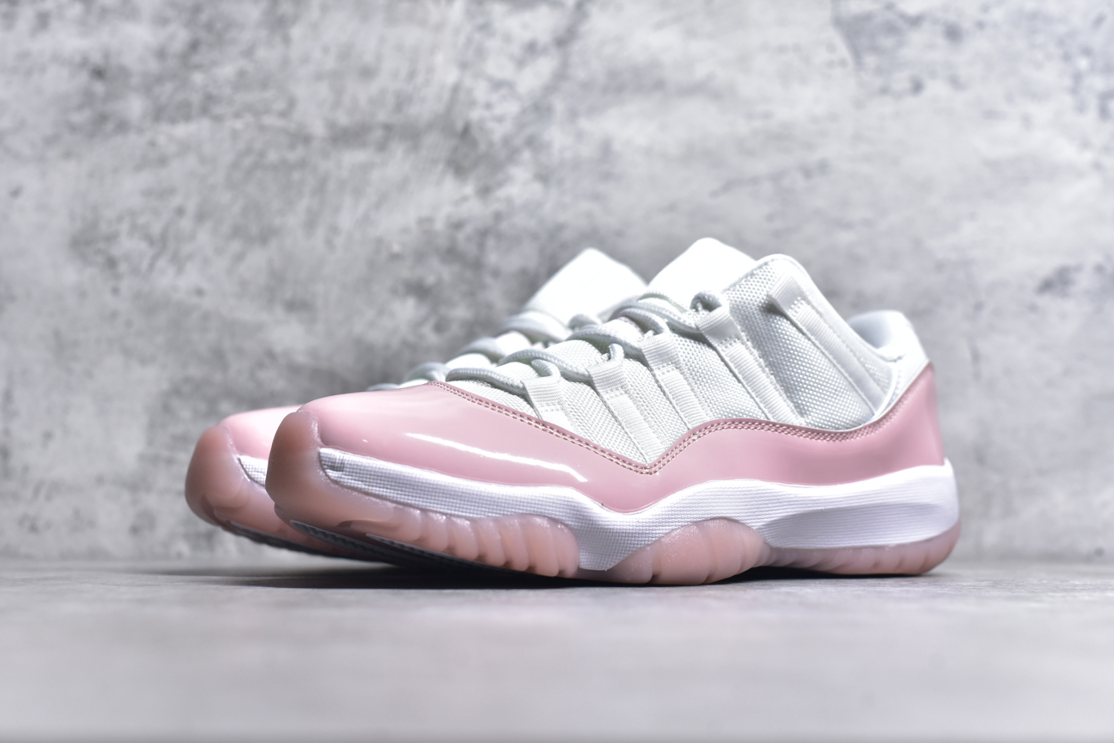 图片[2]-#Air Jordan 11 retro Low “Legend Pink” 白度粉色低帮 最高工艺复刻 原装无色差修正 #原楦原纸板开发 纯正十一代版型 #原底真实气垫 回弹反馈充足 完美鞋楦打造 市面最高工艺 货号： AH7860 160CF 尺码：36 36.5 37.5 38 38.5 39 40 40.5 41 42 42.5 43 44-选品中心