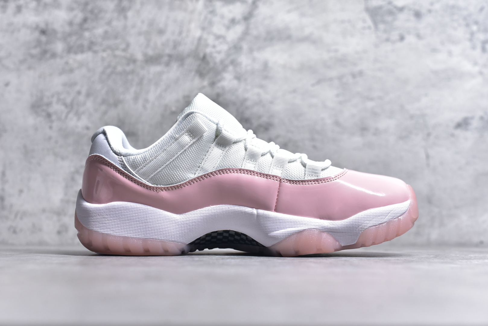 图片[3]-#Air Jordan 11 retro Low “Legend Pink” 白度粉色低帮 最高工艺复刻 原装无色差修正 #原楦原纸板开发 纯正十一代版型 #原底真实气垫 回弹反馈充足 完美鞋楦打造 市面最高工艺 货号： AH7860 160CF 尺码：36 36.5 37.5 38 38.5 39 40 40.5 41 42 42.5 43 44-选品中心