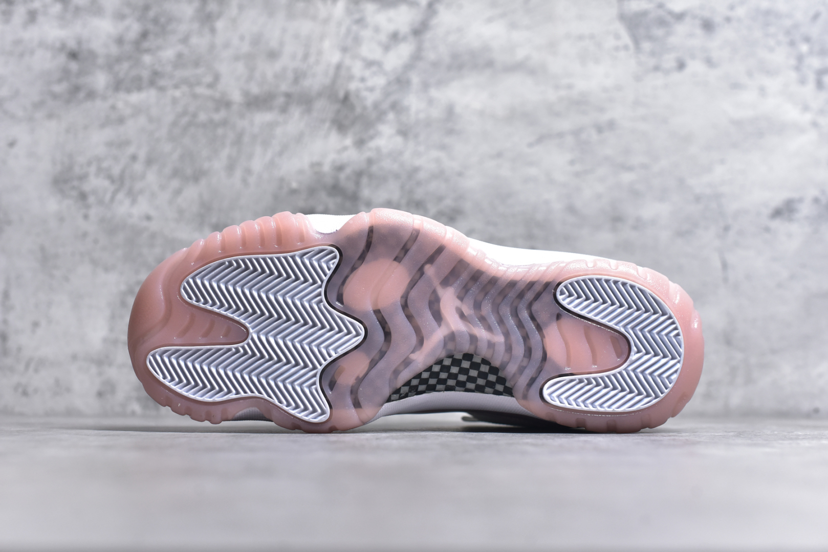 图片[6]-#Air Jordan 11 retro Low “Legend Pink” 白度粉色低帮 最高工艺复刻 原装无色差修正 #原楦原纸板开发 纯正十一代版型 #原底真实气垫 回弹反馈充足 完美鞋楦打造 市面最高工艺 货号： AH7860 160CF 尺码：36 36.5 37.5 38 38.5 39 40 40.5 41 42 42.5 43 44-选品中心