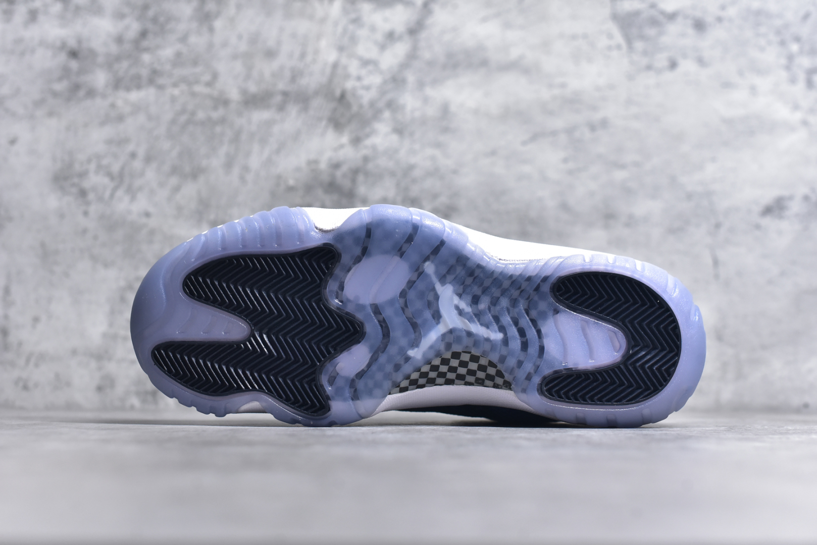 图片[6]-#Air Jordan 11 Low \”Navy Snakeskin\” AJ11 蓝蛇 原装碳板 原纸板开发 上脚极致充正 限定原盒 纯原质感 进口头层皮料 中底拉帮线 整体清洁度等各方面细节完全一致 碾压市面诸多嘴炮\”纯原\” 请自觉区分市场错误版本👏 货号： CD6846 102CF 尺码：40 41 42 42.5 43 44 44.5 46-选品中心