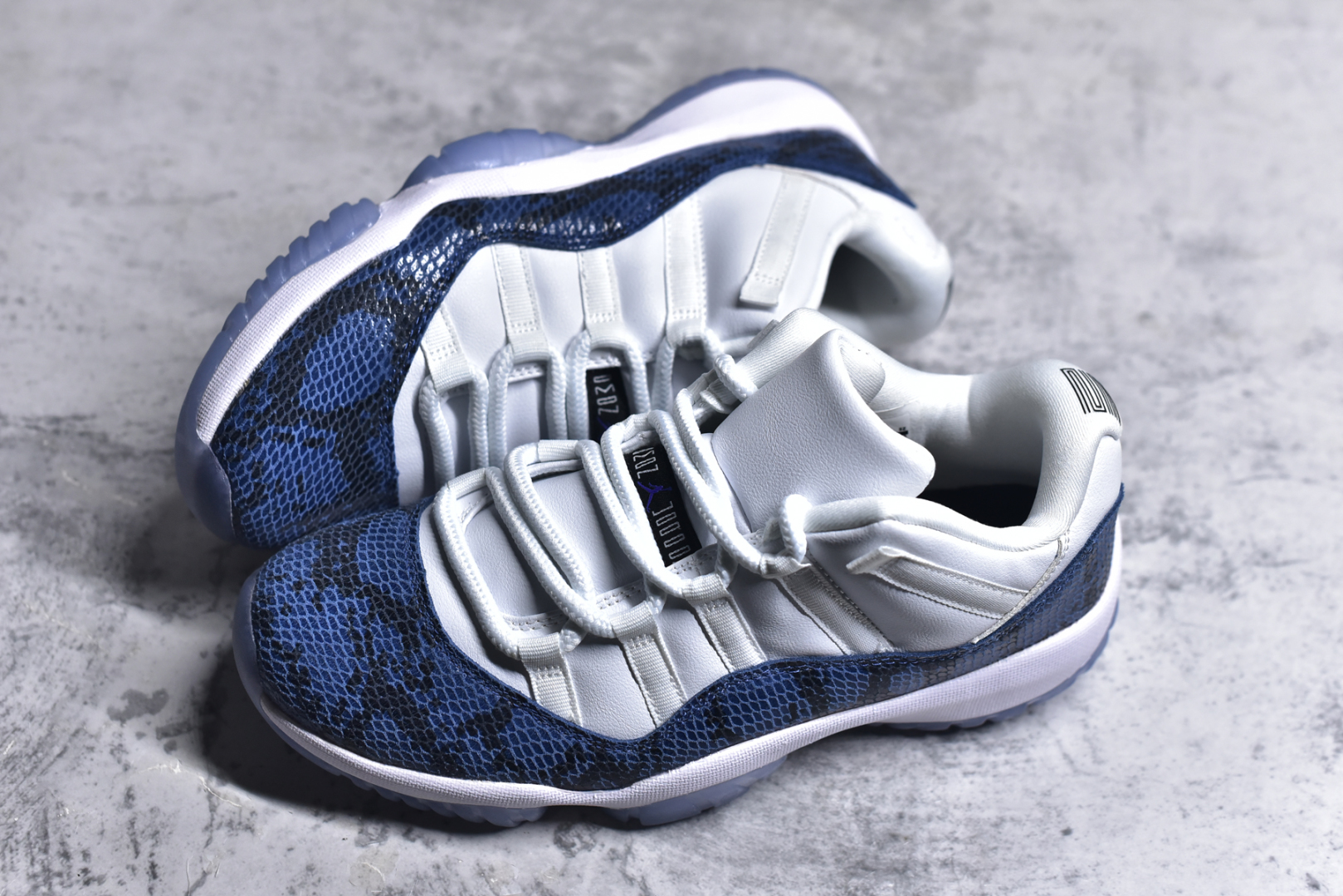 图片[7]-#Air Jordan 11 Low \”Navy Snakeskin\” AJ11 蓝蛇 原装碳板 原纸板开发 上脚极致充正 限定原盒 纯原质感 进口头层皮料 中底拉帮线 整体清洁度等各方面细节完全一致 碾压市面诸多嘴炮\”纯原\” 请自觉区分市场错误版本👏 货号： CD6846 102CF 尺码：40 41 42 42.5 43 44 44.5 46-选品中心