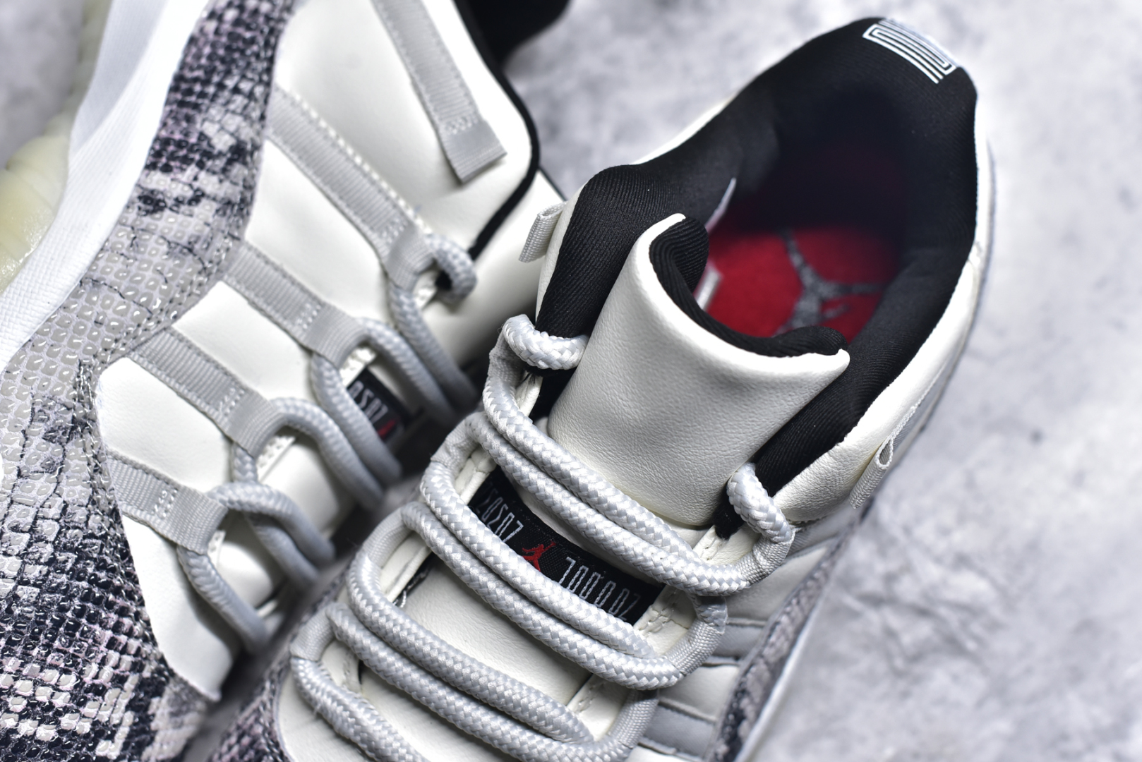 图片[9]-#Air Jordan 11 Low \”Snakeskin\” AJ11 蛇纹 原装碳板 原纸板开发 上脚极致充正 限定原盒 纯原质感 进口头层皮料 中底拉帮线 整体清洁度等各方面细节完全一致 碾压市面诸多嘴炮\”纯原\” 请自觉区分市场错误版本👏 货号： CD6846 002CF 尺码：40 41 42 42.5 43 44 44.5 46-选品中心