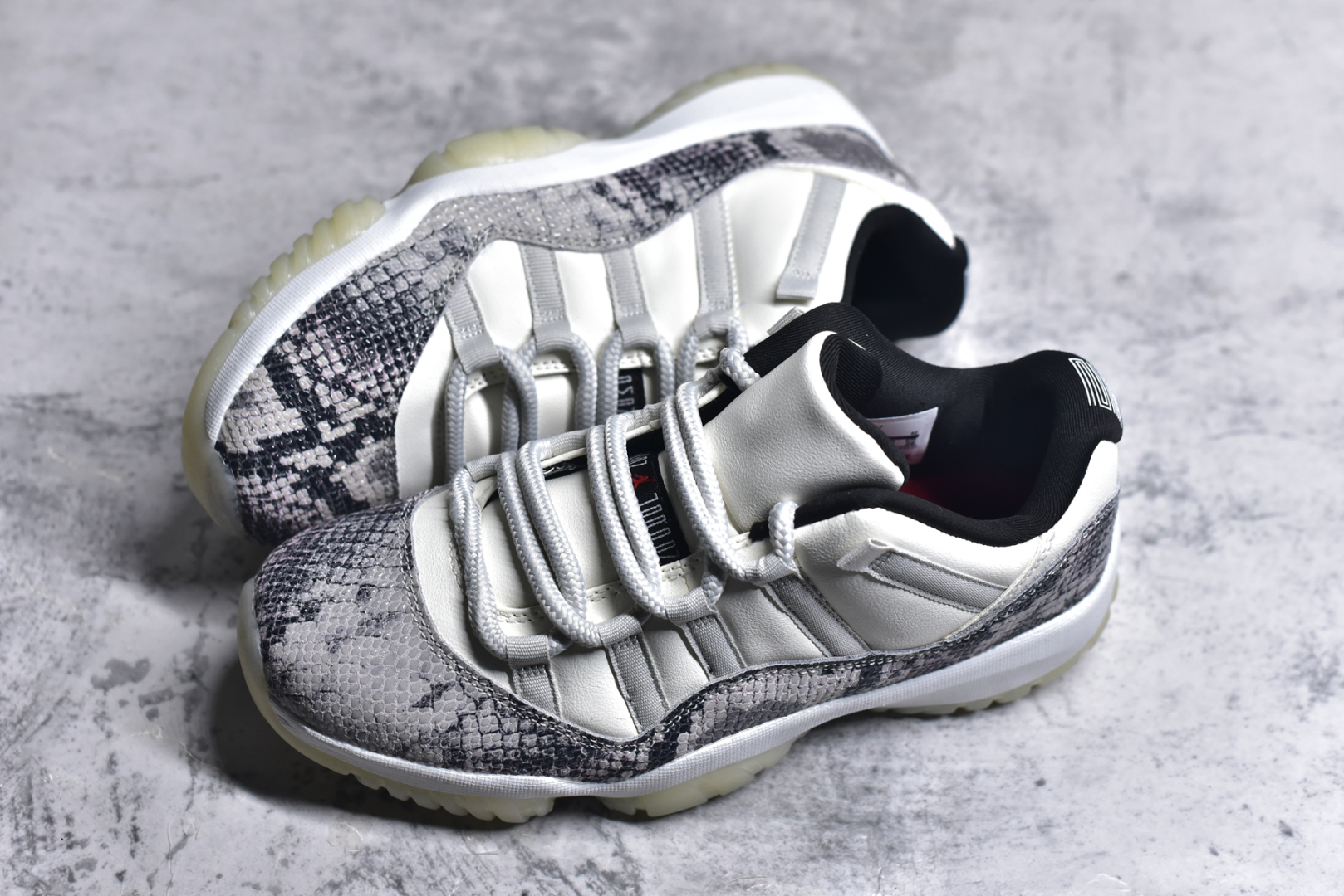 图片[7]-#Air Jordan 11 Low \”Snakeskin\” AJ11 蛇纹 原装碳板 原纸板开发 上脚极致充正 限定原盒 纯原质感 进口头层皮料 中底拉帮线 整体清洁度等各方面细节完全一致 碾压市面诸多嘴炮\”纯原\” 请自觉区分市场错误版本👏 货号： CD6846 002CF 尺码：40 41 42 42.5 43 44 44.5 46-选品中心