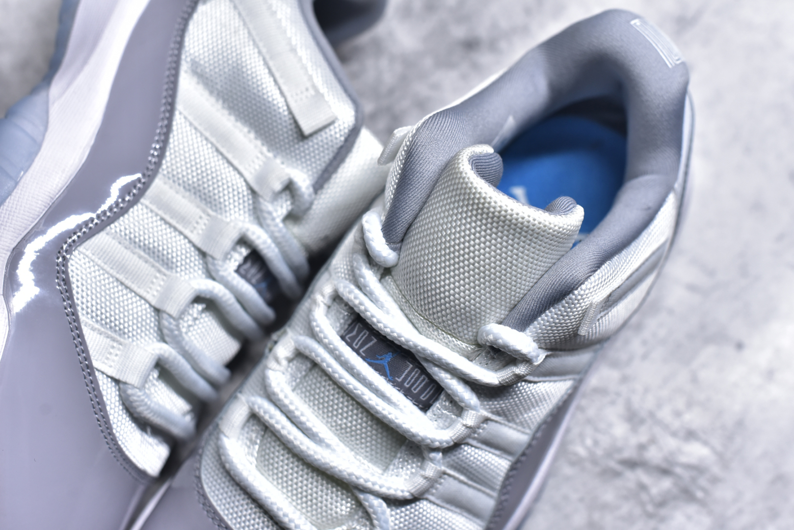 图片[9]-#Air Jordan 11 Low \”Cement Grey\” AJ11 酷灰 东莞大厂纯原出品 采购原装碳纤 原纸板开发 上脚极致充正 限定原盒 纯原质感 进口头层皮料 中底拉帮线 整体清洁度等各方面细节完全一致 碾压市面诸多嘴炮\”纯原\” 请自觉区分市场错误版本👏 货号： AV2187 140CF 尺码：40 41 42 42.5 43 44 44.5 46 47.5-选品中心
