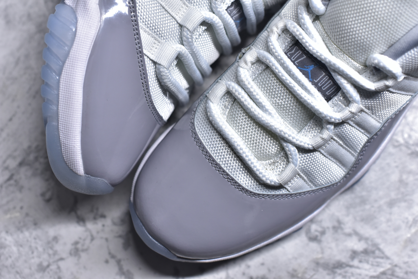 图片[8]-#Air Jordan 11 Low \”Cement Grey\” AJ11 酷灰 东莞大厂纯原出品 采购原装碳纤 原纸板开发 上脚极致充正 限定原盒 纯原质感 进口头层皮料 中底拉帮线 整体清洁度等各方面细节完全一致 碾压市面诸多嘴炮\”纯原\” 请自觉区分市场错误版本👏 货号： AV2187 140CF 尺码：40 41 42 42.5 43 44 44.5 46 47.5-选品中心