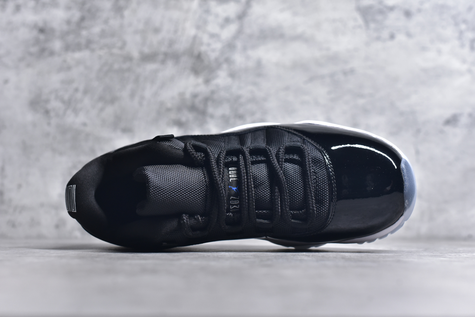 图片[4]-#Air Jordan 11 Low \”Space Jam\” AJ11 大灌篮 原装碳板 采购原装碳纤 原纸板开发 上脚极致充正 限定原盒 纯原质感 进口头层皮料 中底拉帮线 整体清洁度等各方面细节完全一致 碾压市面诸多嘴炮\”纯原\” 请自觉区分市场错误版本👏 货号： FV5104 004CF 尺码：40 41 42 42.5 43 44 44.5 46 47.5-选品中心