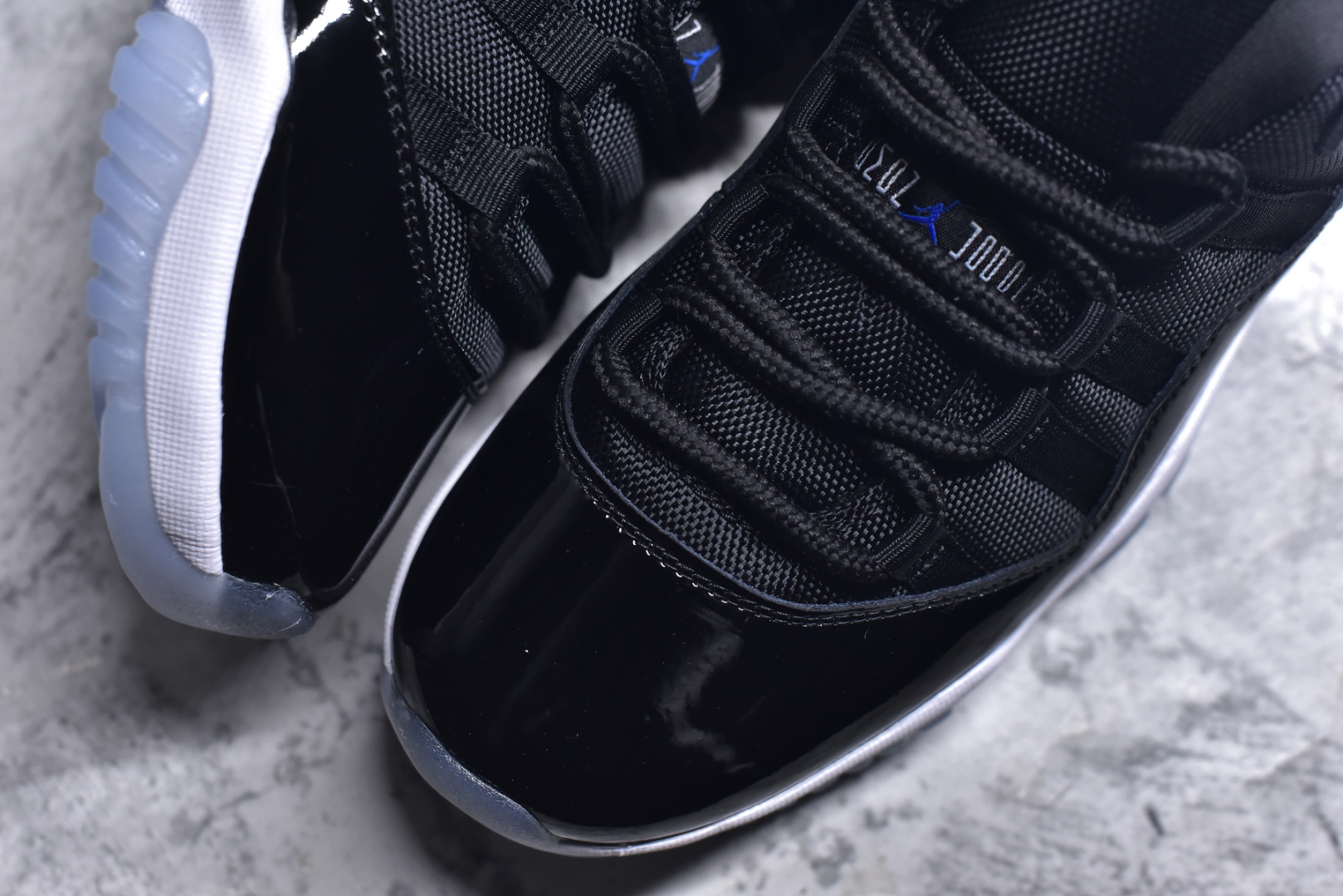 图片[8]-#Air Jordan 11 Low \”Space Jam\” AJ11 大灌篮 原装碳板 采购原装碳纤 原纸板开发 上脚极致充正 限定原盒 纯原质感 进口头层皮料 中底拉帮线 整体清洁度等各方面细节完全一致 碾压市面诸多嘴炮\”纯原\” 请自觉区分市场错误版本👏 货号： FV5104 004CF 尺码：40 41 42 42.5 43 44 44.5 46 47.5-选品中心