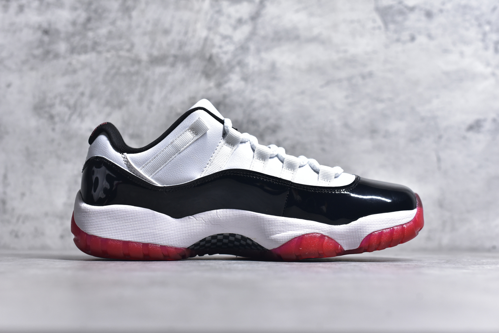 图片[3]-#Air Jordan 11 Low \”Concord Bred\” AJ11 康扣黑红 原装碳板 采购原装碳纤 原纸板开发 上脚极致充正 限定原盒 纯原质感 进口头层皮料 中底拉帮线 整体清洁度等各方面细节完全一致 碾压市面诸多嘴炮\”纯原\” 请自觉区分市场错误版本👏 货号： AV2187 160LF 尺码：40 41 42 42.5 43 44 44.5 46-选品中心