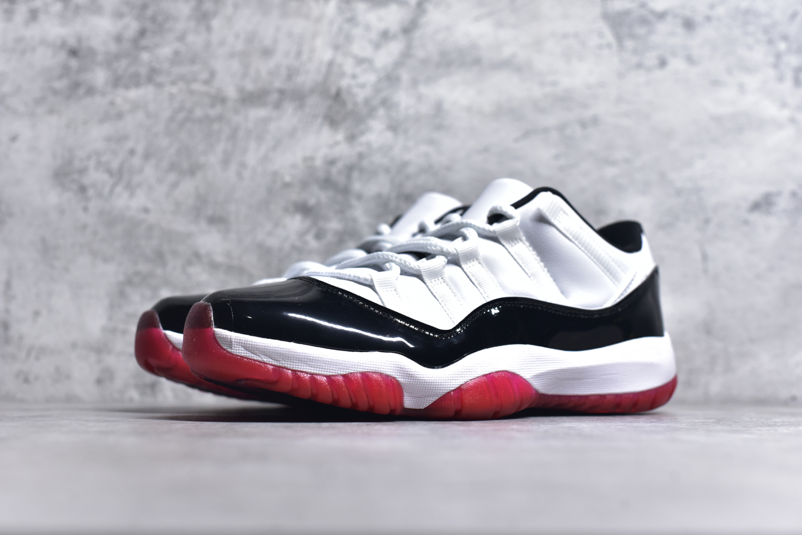 图片[2]-#Air Jordan 11 Low \”Concord Bred\” AJ11 康扣黑红 原装碳板 采购原装碳纤 原纸板开发 上脚极致充正 限定原盒 纯原质感 进口头层皮料 中底拉帮线 整体清洁度等各方面细节完全一致 碾压市面诸多嘴炮\”纯原\” 请自觉区分市场错误版本👏 货号： AV2187 160LF 尺码：40 41 42 42.5 43 44 44.5 46-选品中心