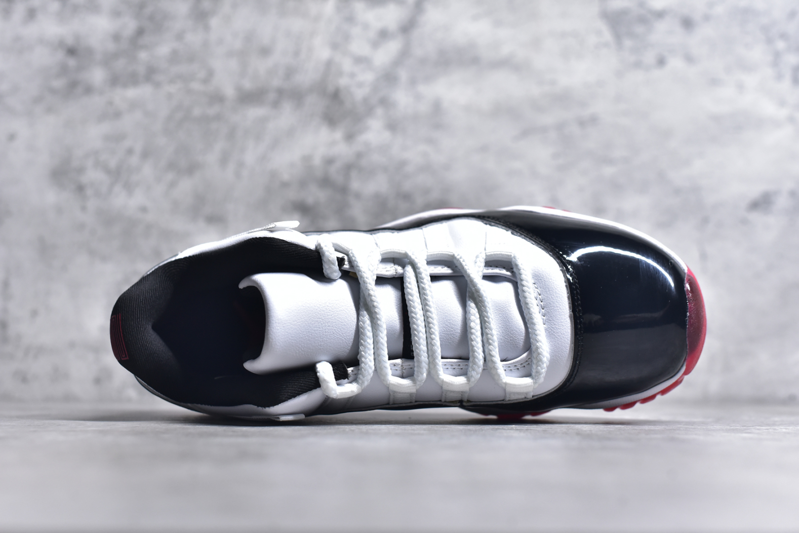图片[4]-#Air Jordan 11 Low \”Concord Bred\” AJ11 康扣黑红 原装碳板 采购原装碳纤 原纸板开发 上脚极致充正 限定原盒 纯原质感 进口头层皮料 中底拉帮线 整体清洁度等各方面细节完全一致 碾压市面诸多嘴炮\”纯原\” 请自觉区分市场错误版本👏 货号： AV2187 160LF 尺码：40 41 42 42.5 43 44 44.5 46-选品中心