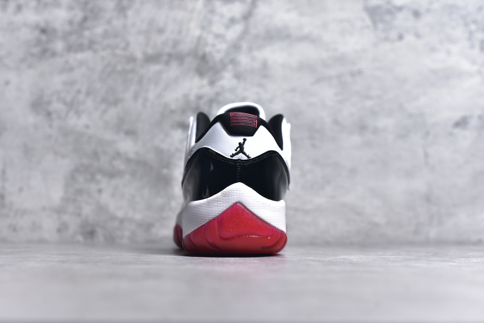 图片[5]-#Air Jordan 11 Low \”Concord Bred\” AJ11 康扣黑红 原装碳板 采购原装碳纤 原纸板开发 上脚极致充正 限定原盒 纯原质感 进口头层皮料 中底拉帮线 整体清洁度等各方面细节完全一致 碾压市面诸多嘴炮\”纯原\” 请自觉区分市场错误版本👏 货号： AV2187 160LF 尺码：40 41 42 42.5 43 44 44.5 46-选品中心